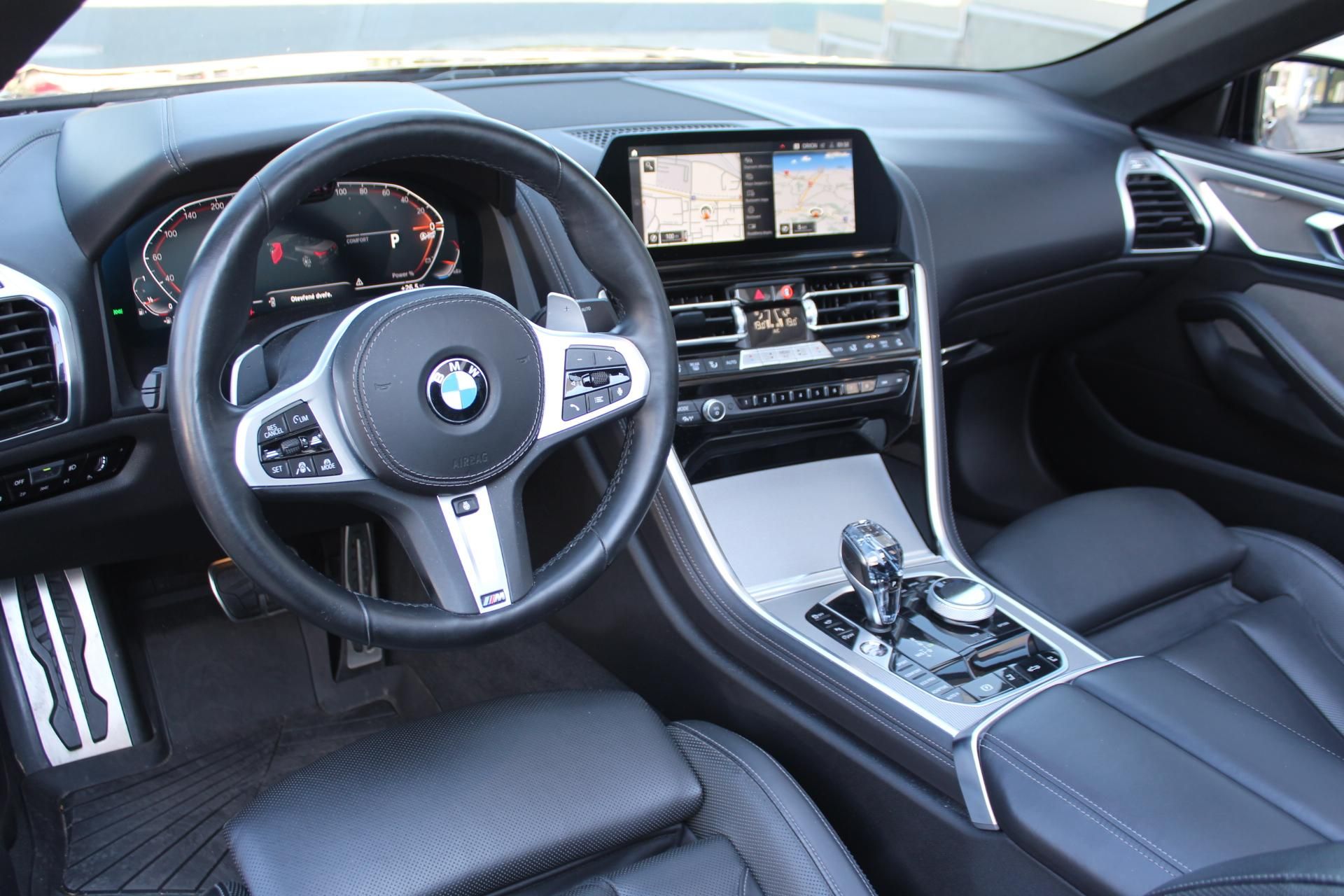 BMW Řada 8, 840i xDrive Convertible - fotka 4