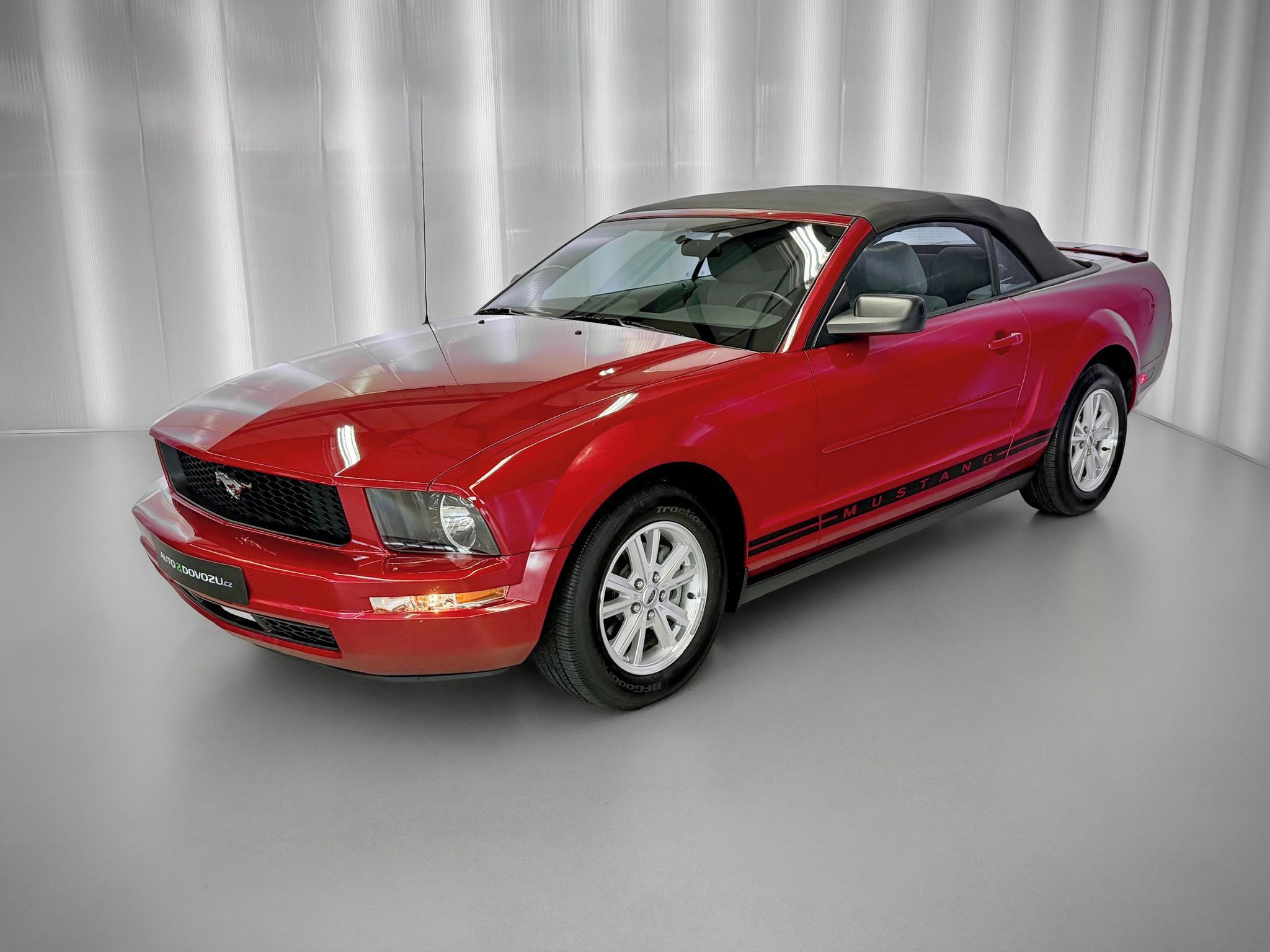 Ford Mustang, 4.0 V6 154 kW AT CABRIO, KLIMA - fotka 2