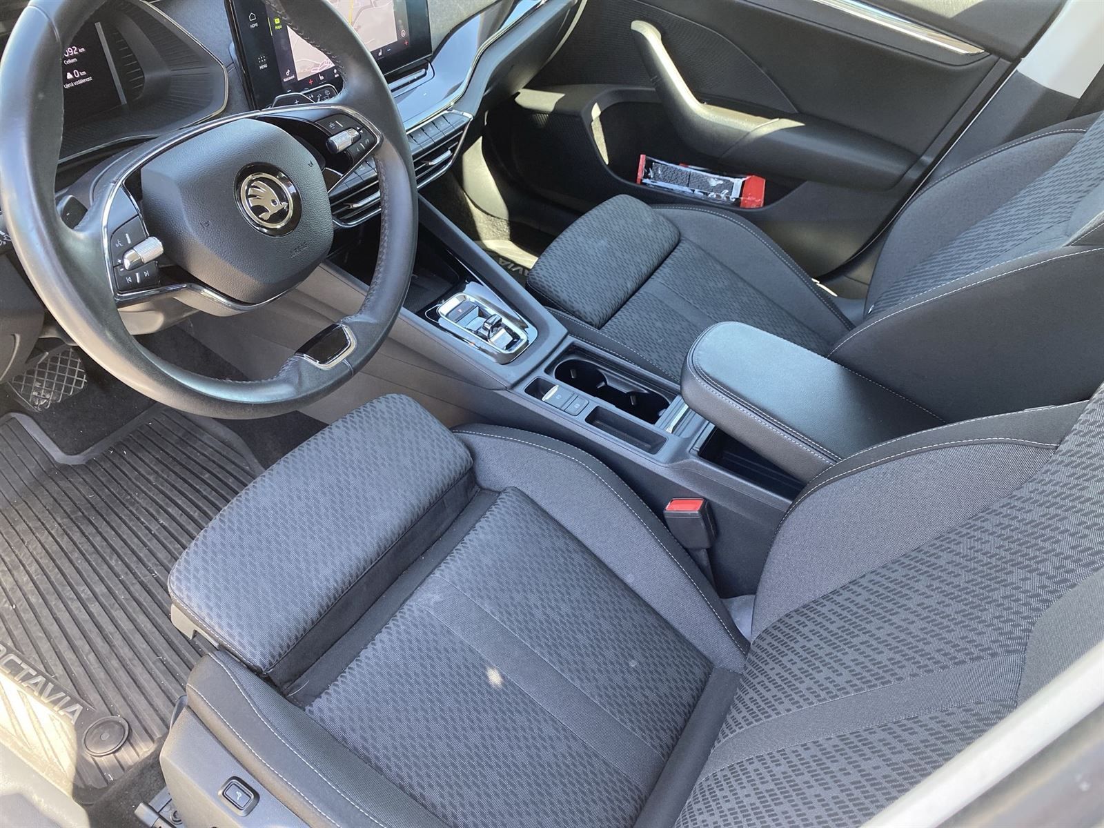 Škoda Octavia, Combi 2.0 TDI DSG Style+ - fotka 6