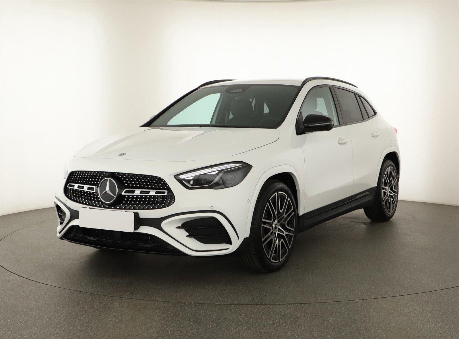 Mercedes-Benz GLA, 180, AMG Line, Navigace - fotka 2
