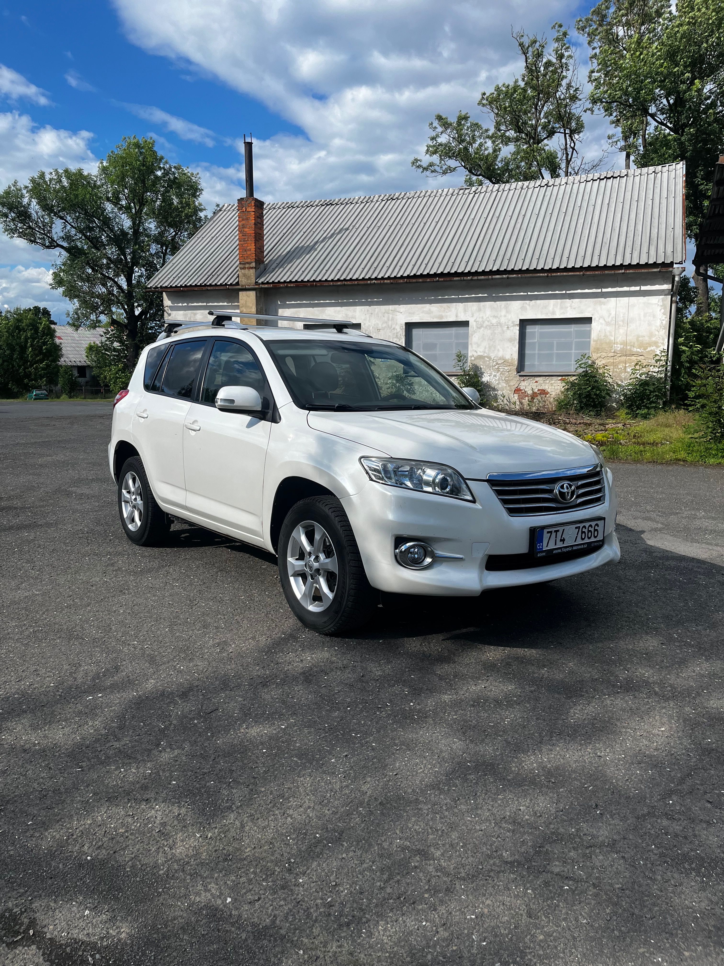 Toyota Rav4, 2011 2.2 110kW - fotka 3