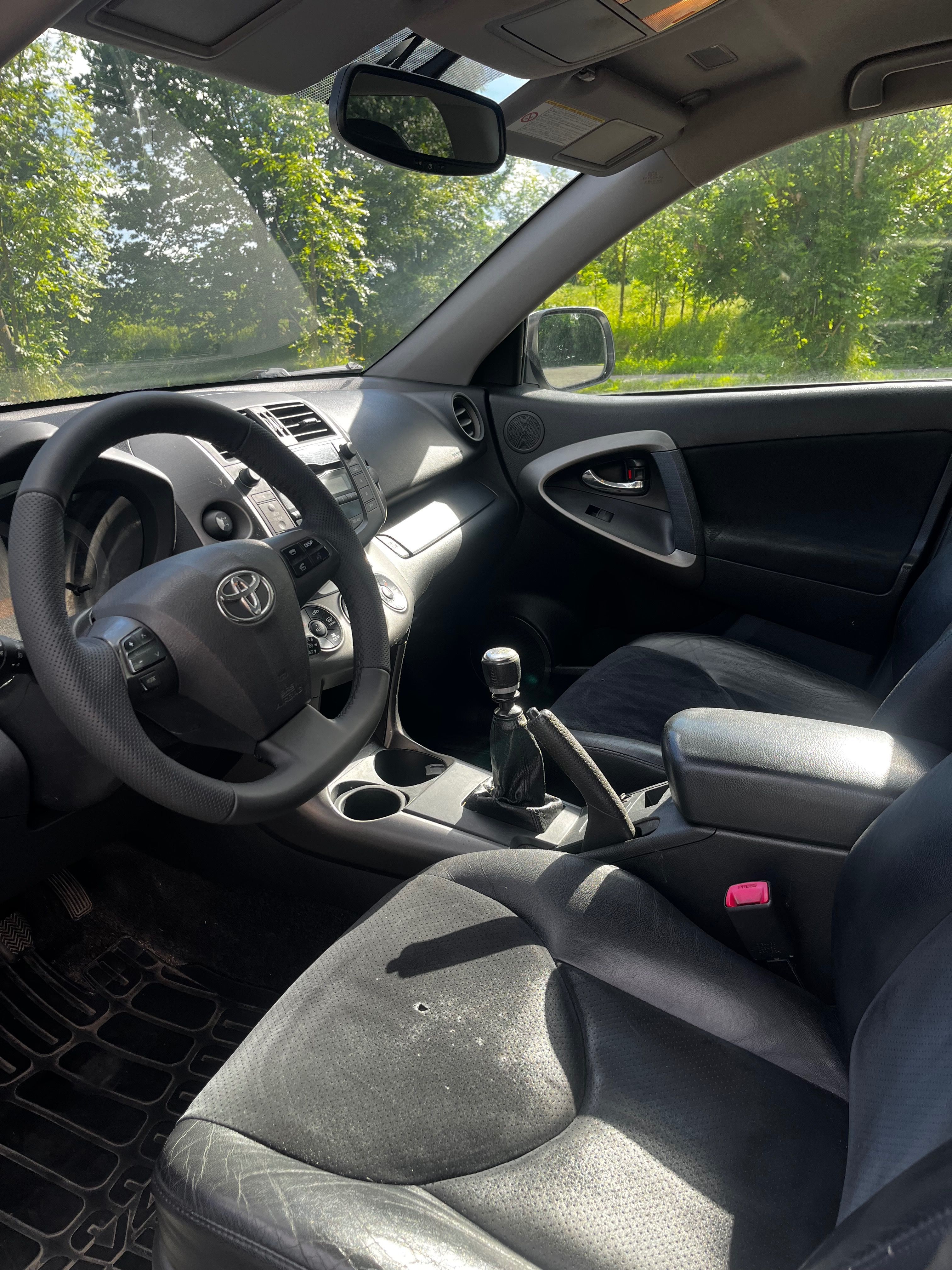 Toyota Rav4, 2011 2.2 110kW - fotka 5