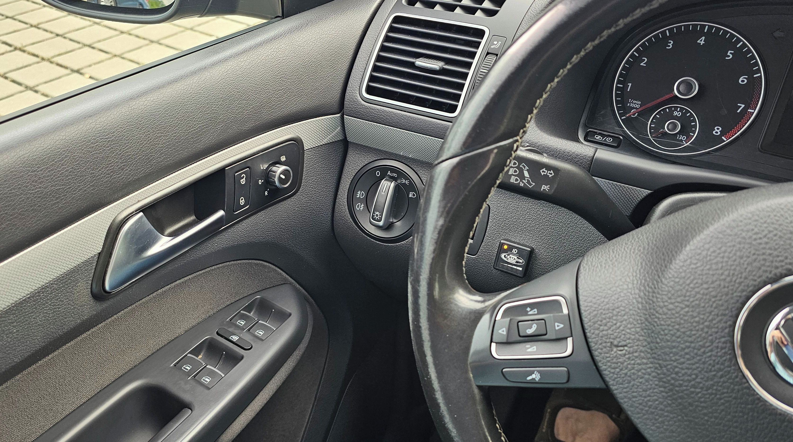 Volkswagen Touran - fotka 5
