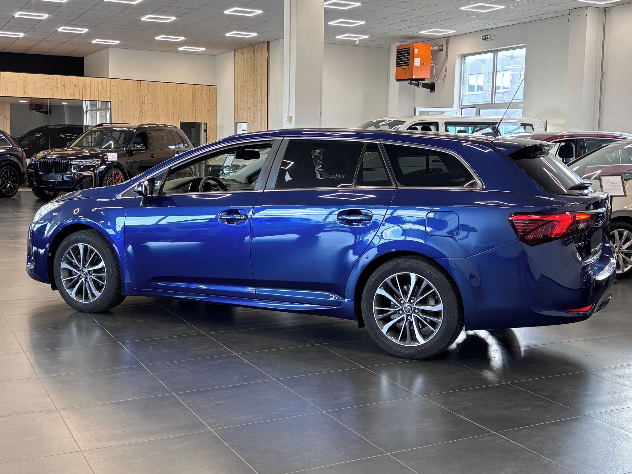 Toyota Avensis, 1.8VVT-i, Bi-LED, Pano. Kamera - fotka 4