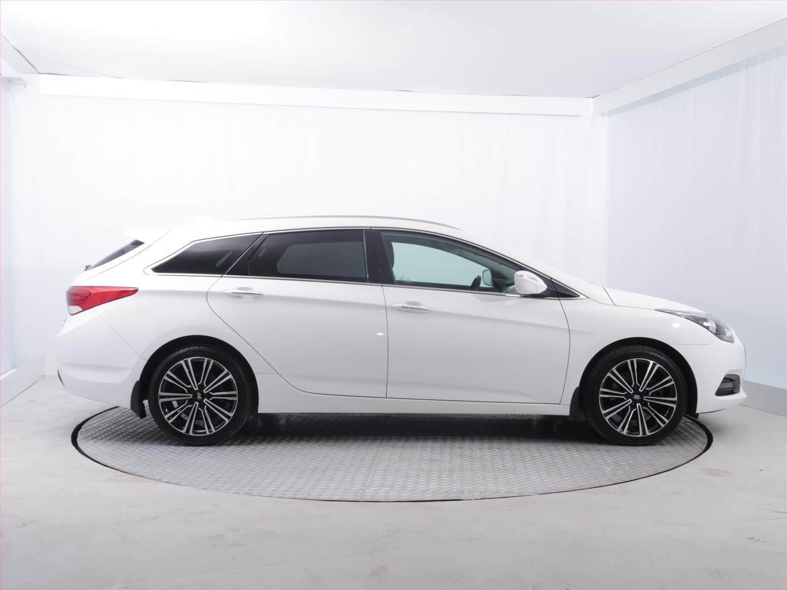 Hyundai i40, 2.0 GDI, Serv.kniha, Navi - fotka 6