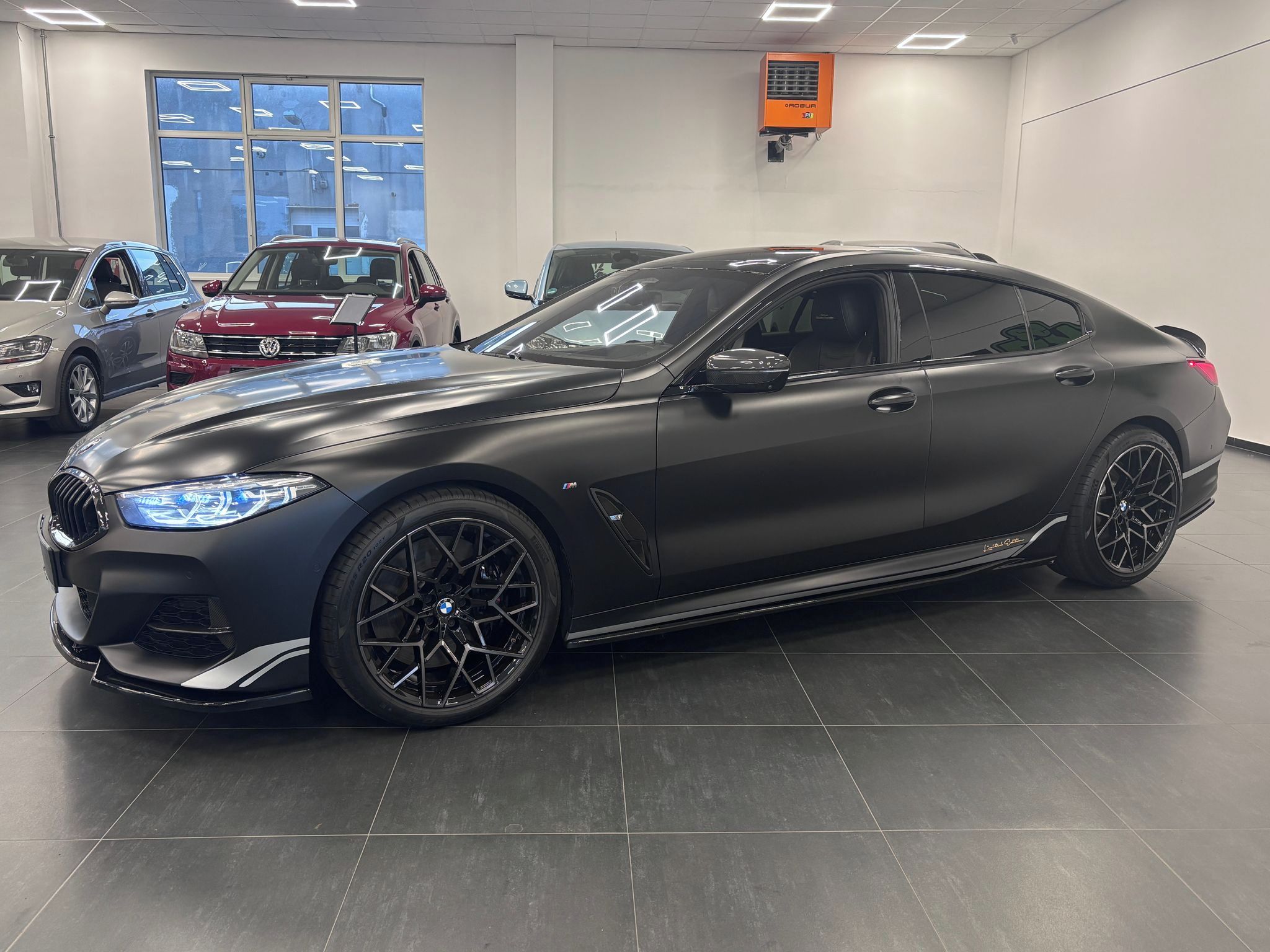 BMW Řada 8, M850i xDrive, Edition Golden T - fotka 3