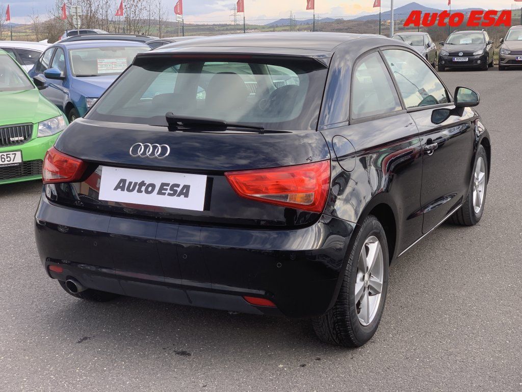 Audi A1, 1.6TDi,autoAC - fotka 6