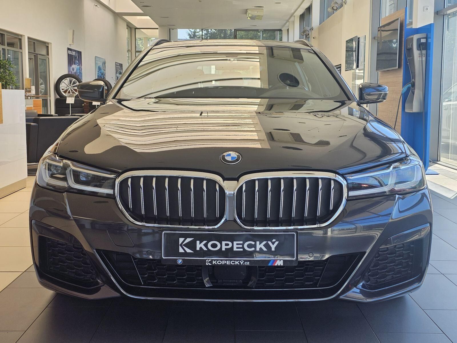 BMW Řada 5, 530d xDrive - fotka 2