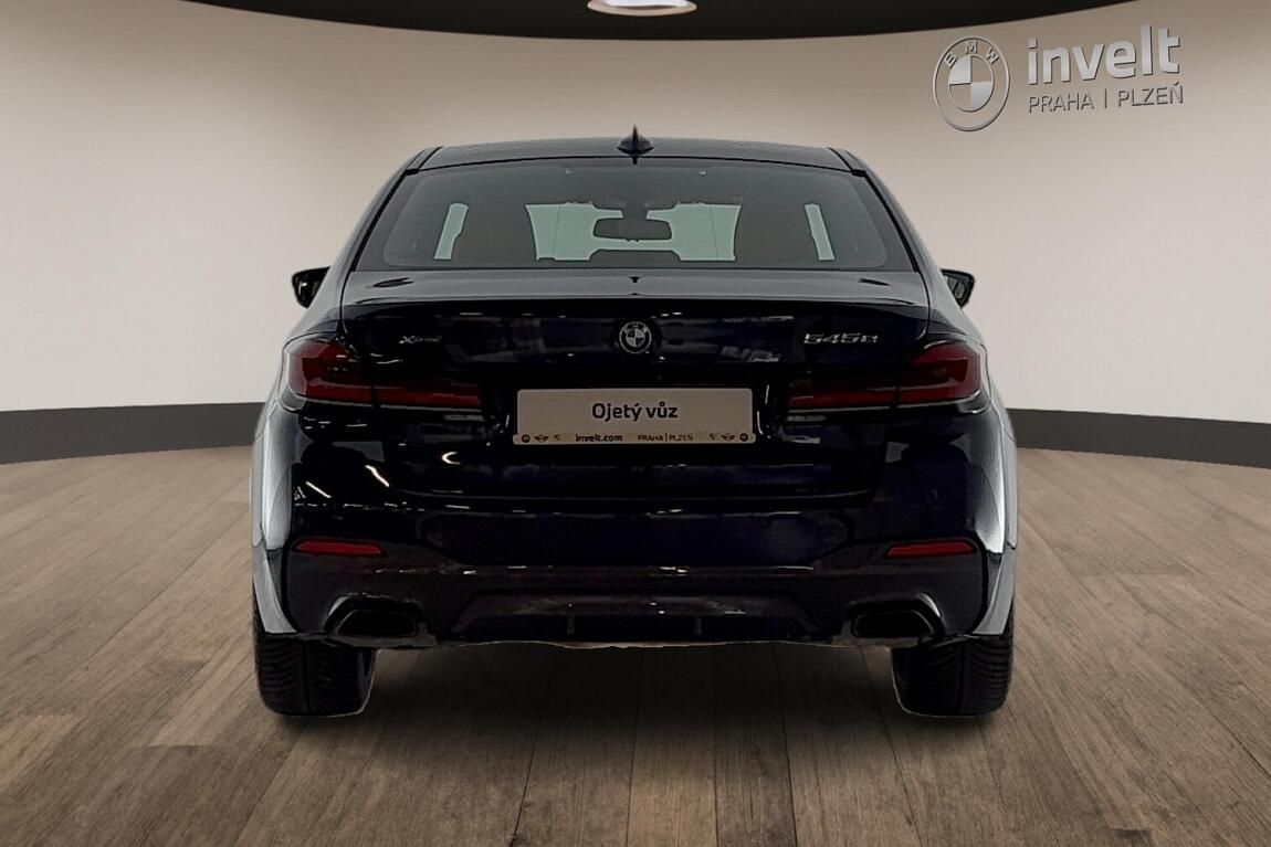 BMW Řada 5, 545e xDrive - fotka 4
