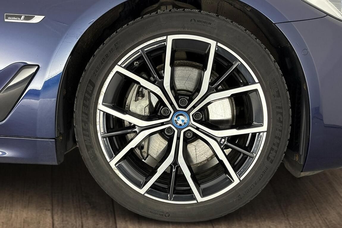 BMW Řada 5, 545e xDrive - fotka 6