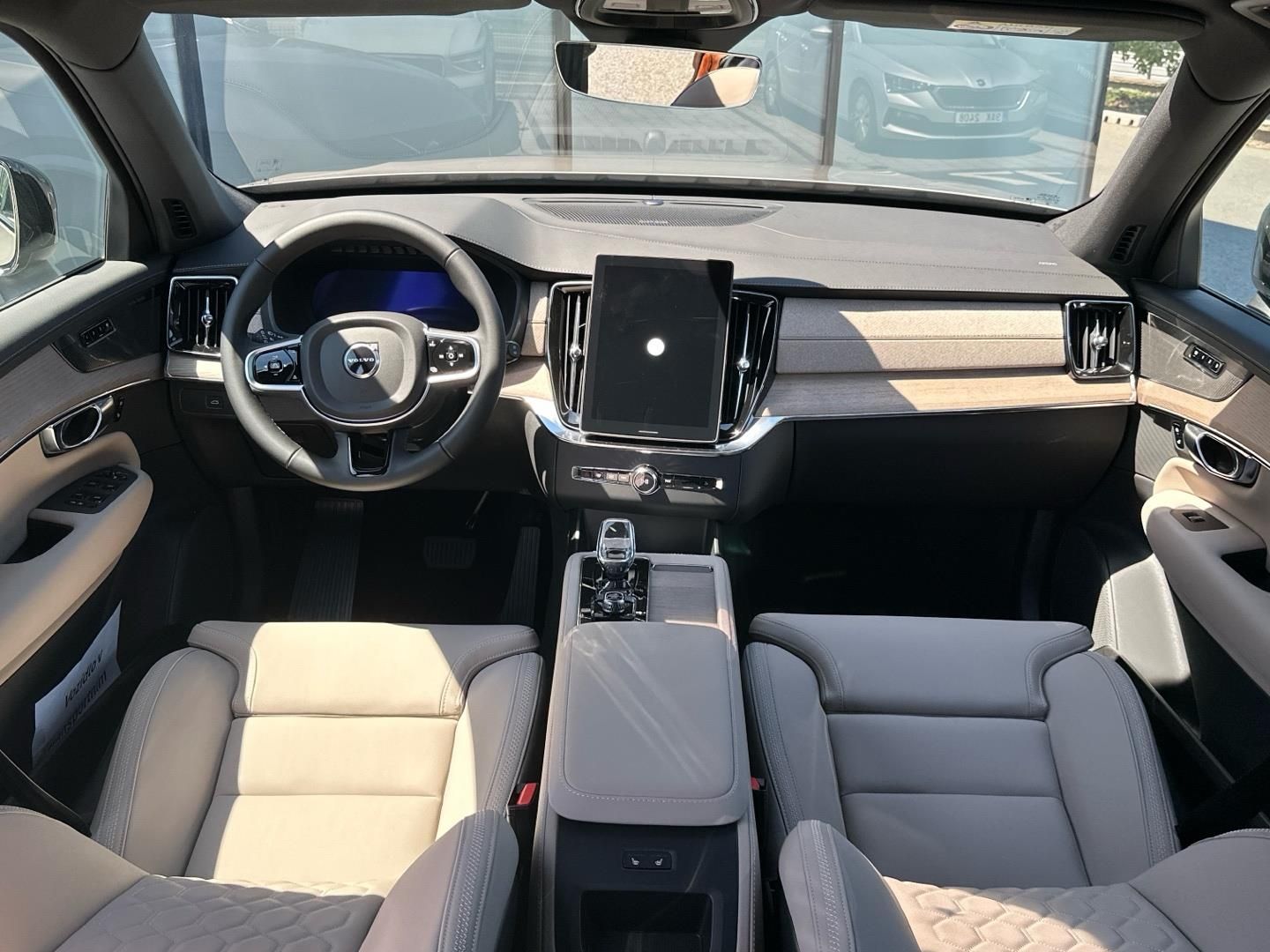 Volvo XC90, 2.0B5 184kW 4x4  PLUS BRIGHT - fotka 4