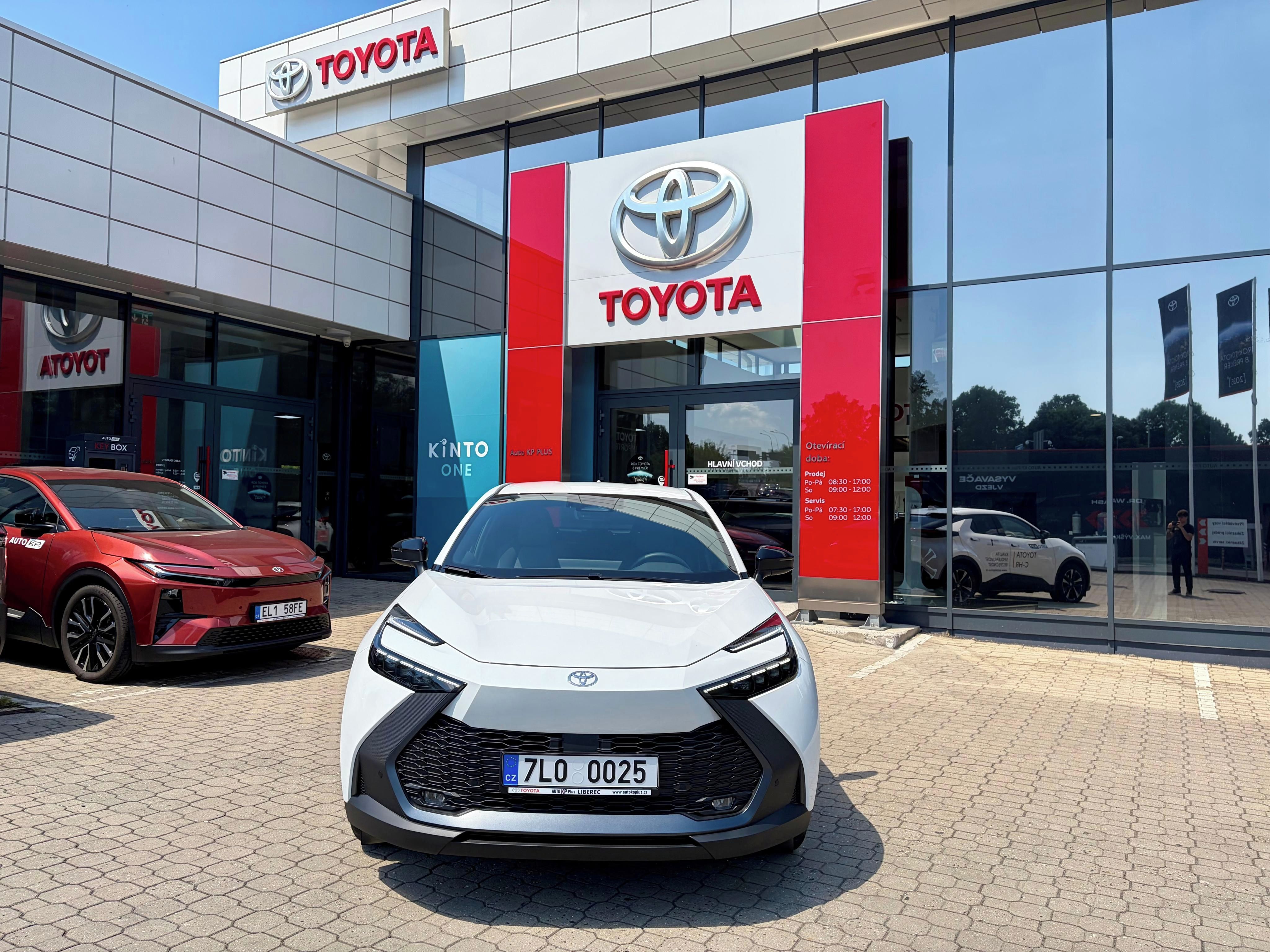 Toyota C-HR, 1,8 HEV 140k Style - fotka 2