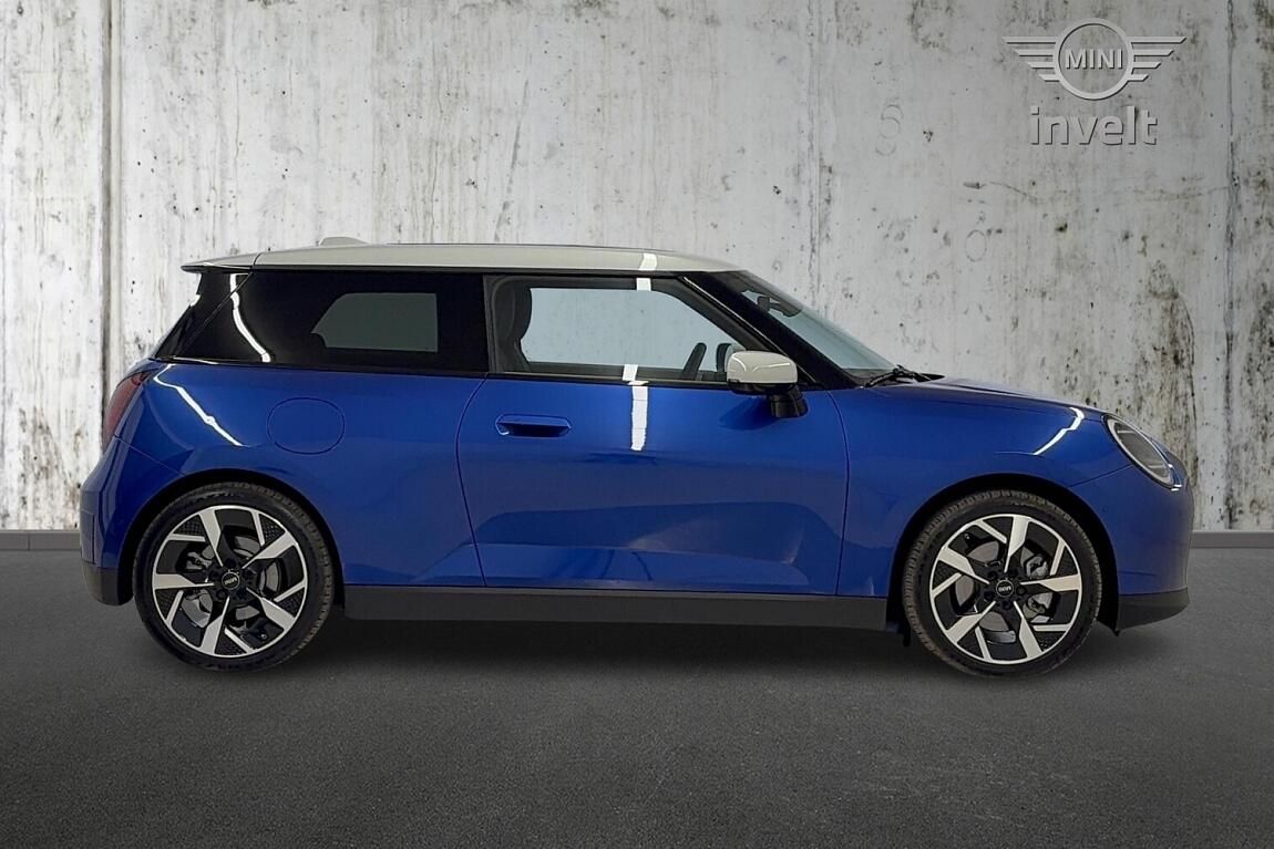 Mini Cooper, SE - fotka 2