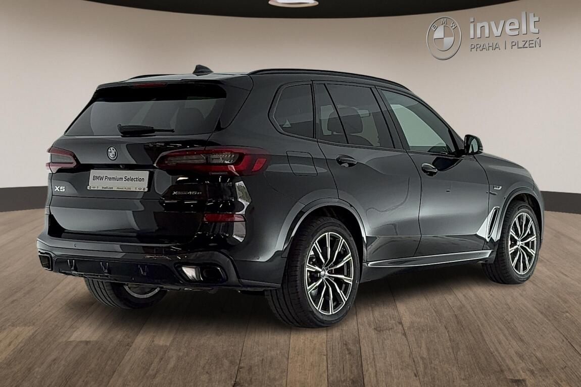 BMW X5, xDrive45e - fotka 3