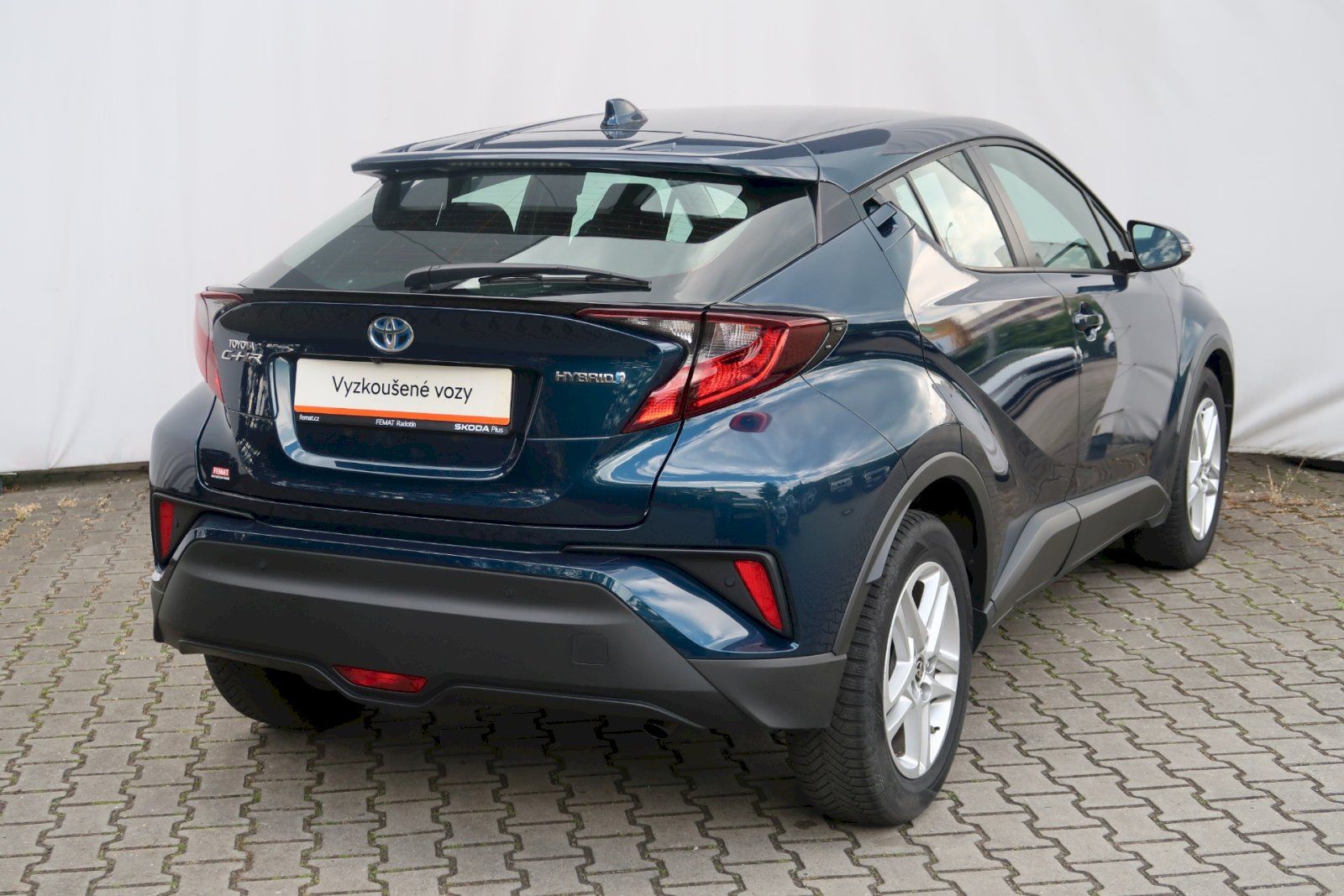 Toyota C-HR, Comfort Business 1,8  Hybrid e - fotka 2