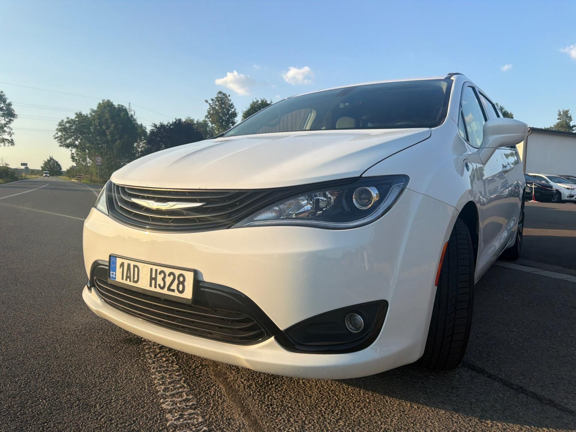 Chrysler Pacifica, 3,6 L DVD Hybrid Plug In 2018 - fotka 6