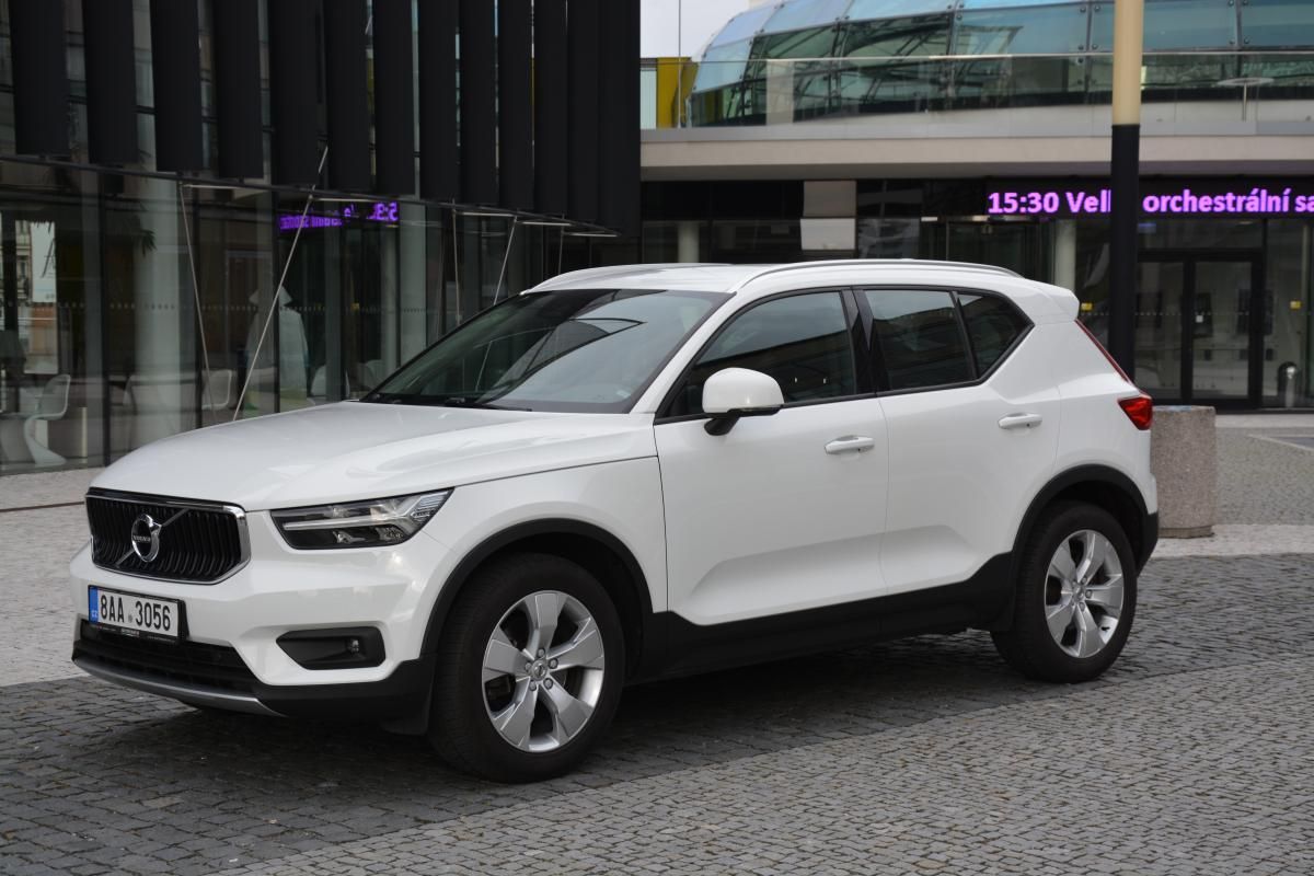 Volvo XC40, 2,0 D3 DRIVE-E MomentumPRO 4x4 - fotka 6