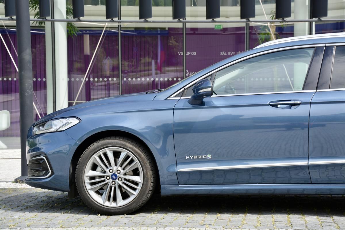 Ford Mondeo, 2.0 187ps Hybrid ecvT VIGNALE - fotka 5