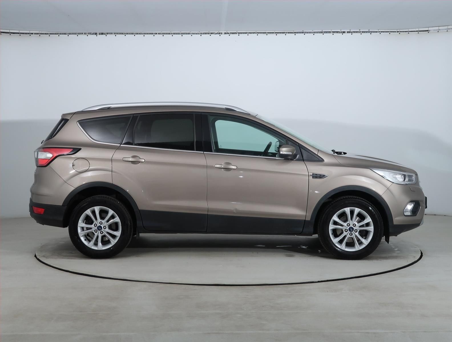 Ford Kuga, 1.5 EcoBoost, ČR,1.maj - fotka 6