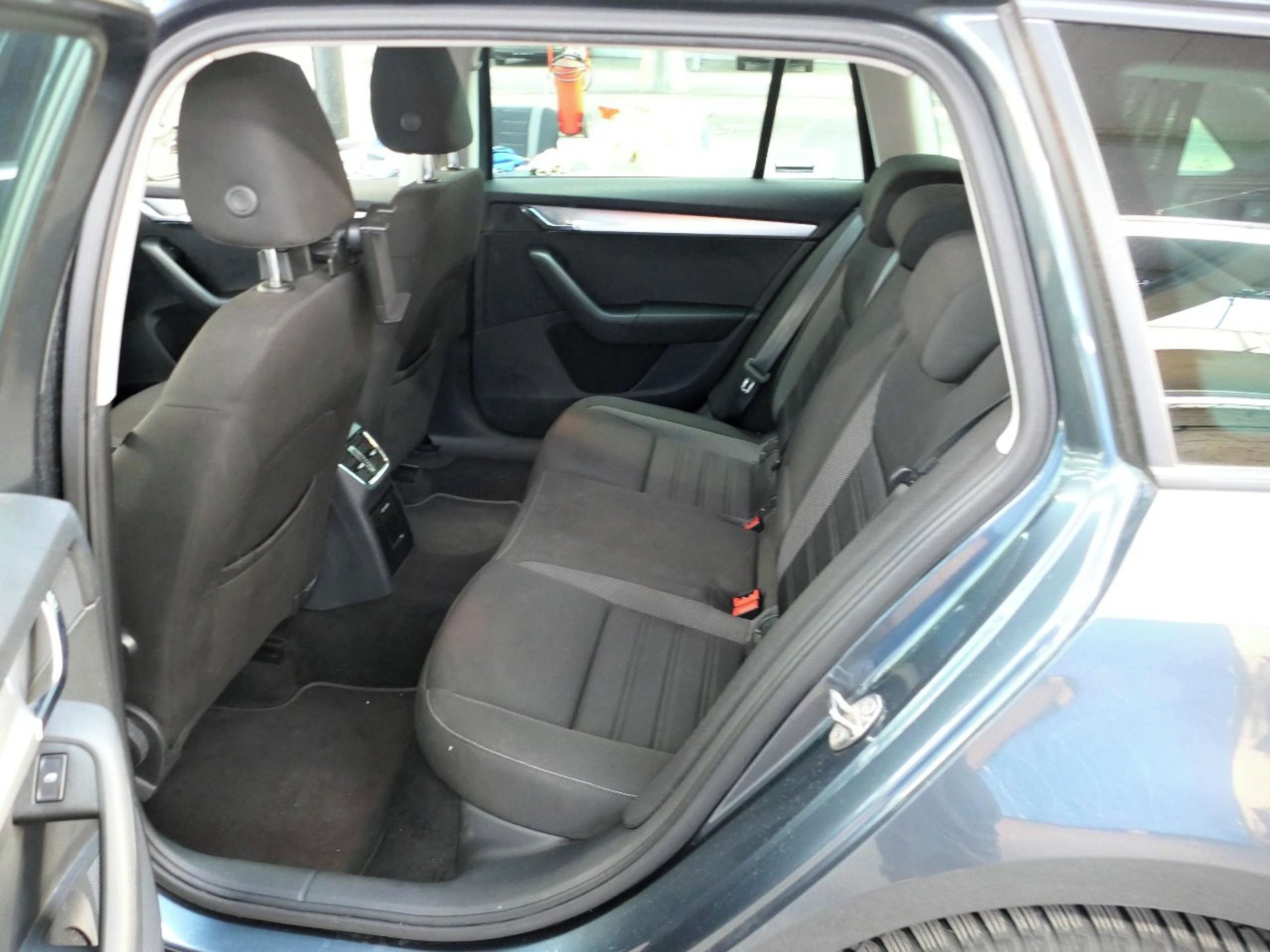 Škoda Octavia, 2.0 TDi (110 kW), plný servis - fotka 6
