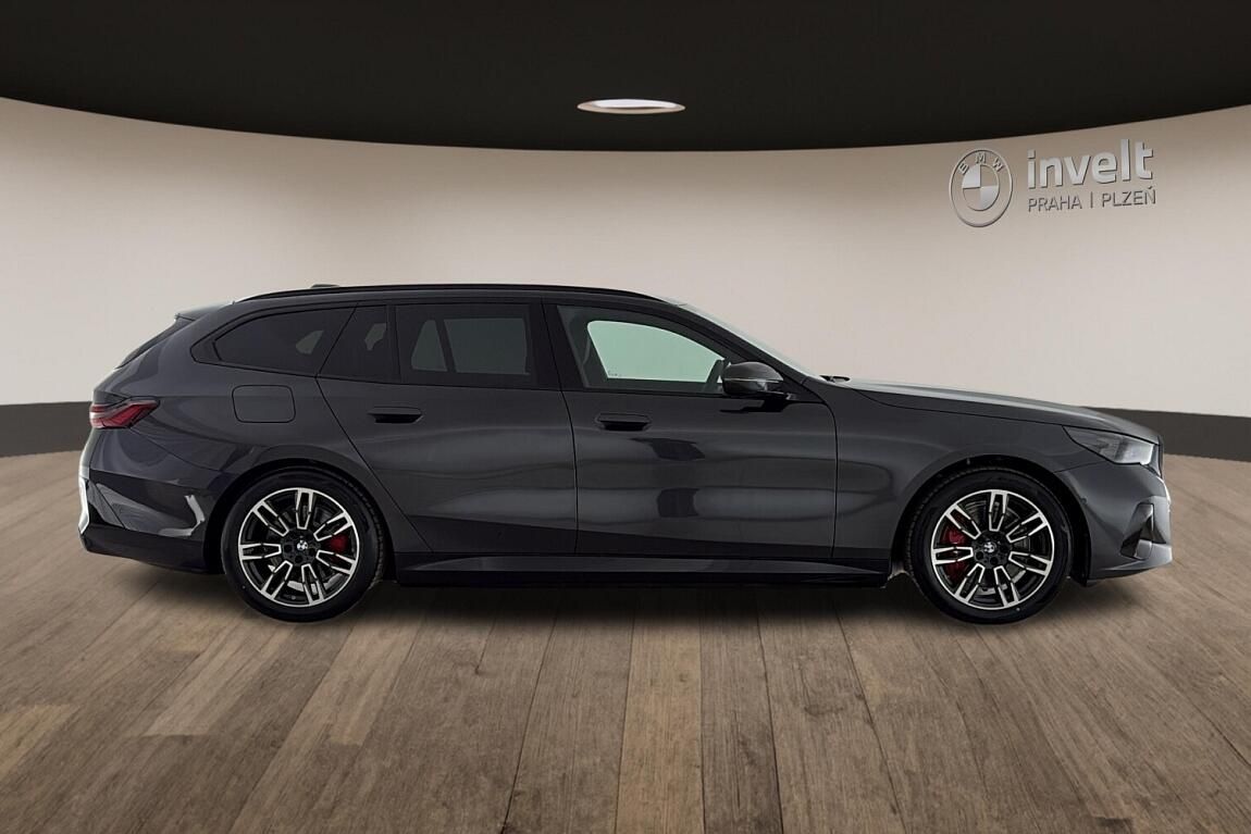 BMW i5, xDrive40 Touring - fotka 2