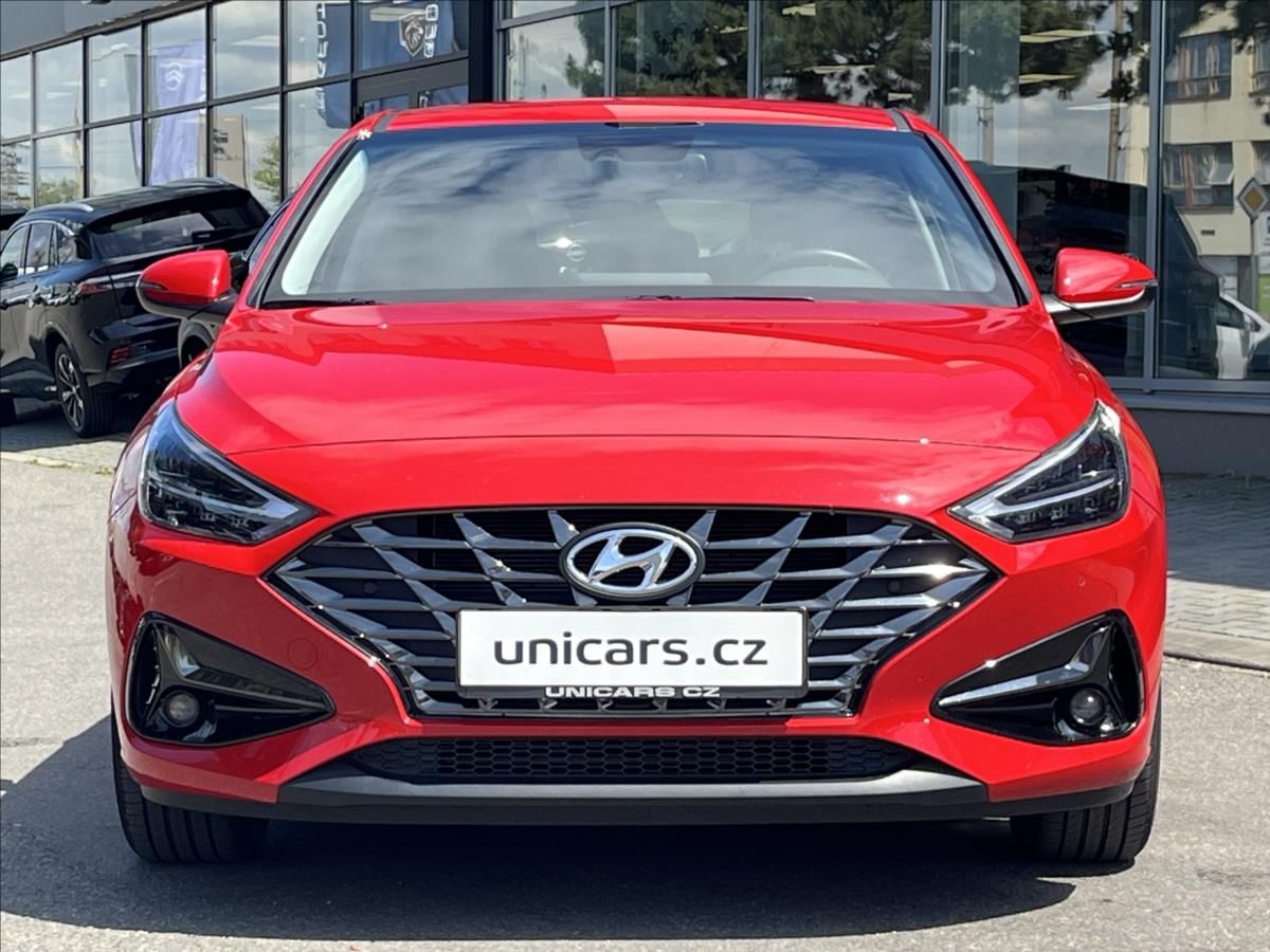 Hyundai i30, 1,5 GDI  SMART NAVI 1maj ČR - fotka 2