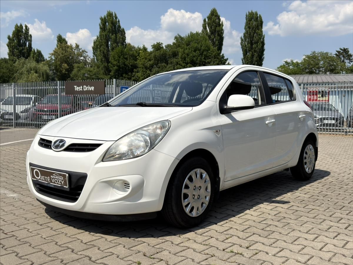 Hyundai i20, 1,3 i, MT  Inclusive Plus - fotka 4