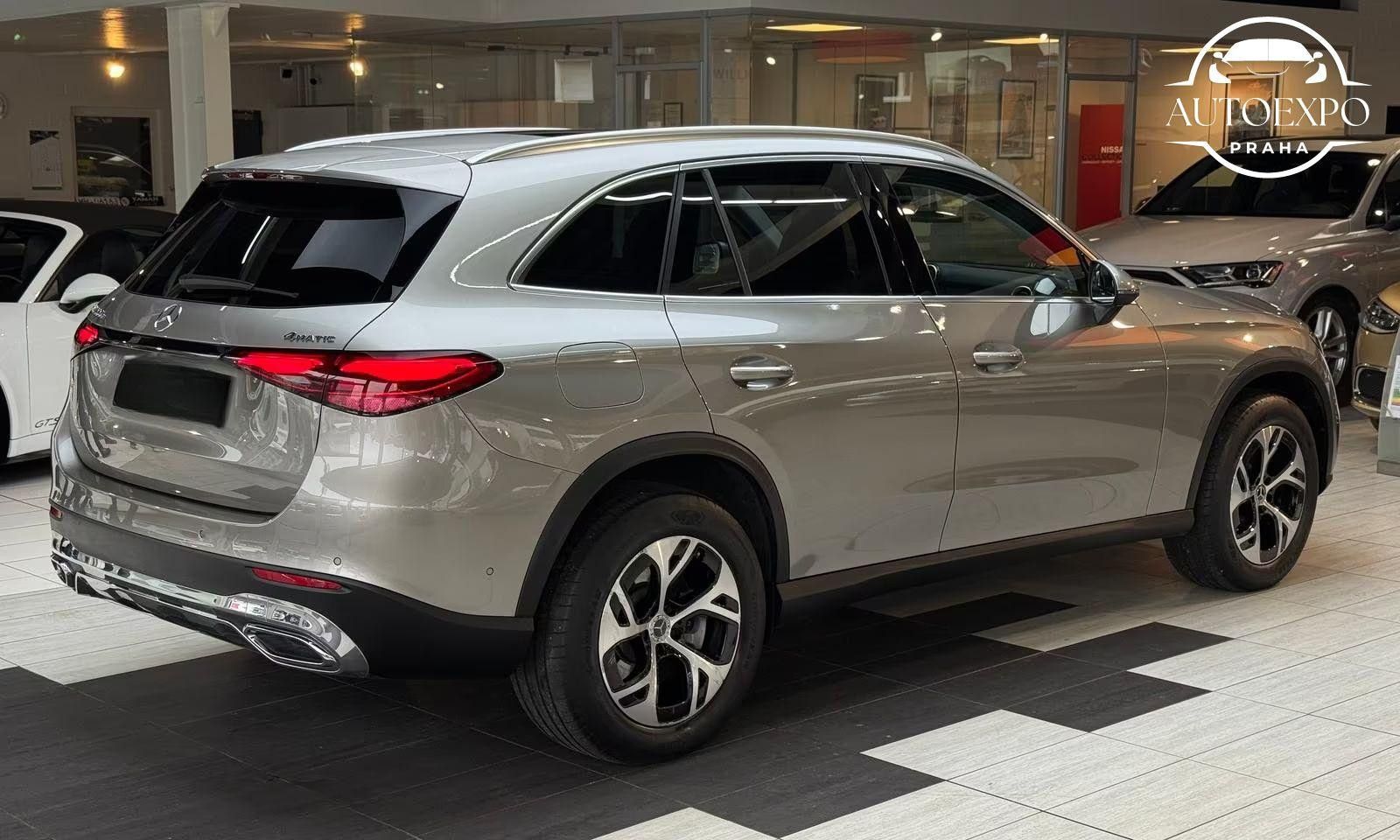 Mercedes-Benz GLC, 300e 4Matic Panorama*Distronic - fotka 4