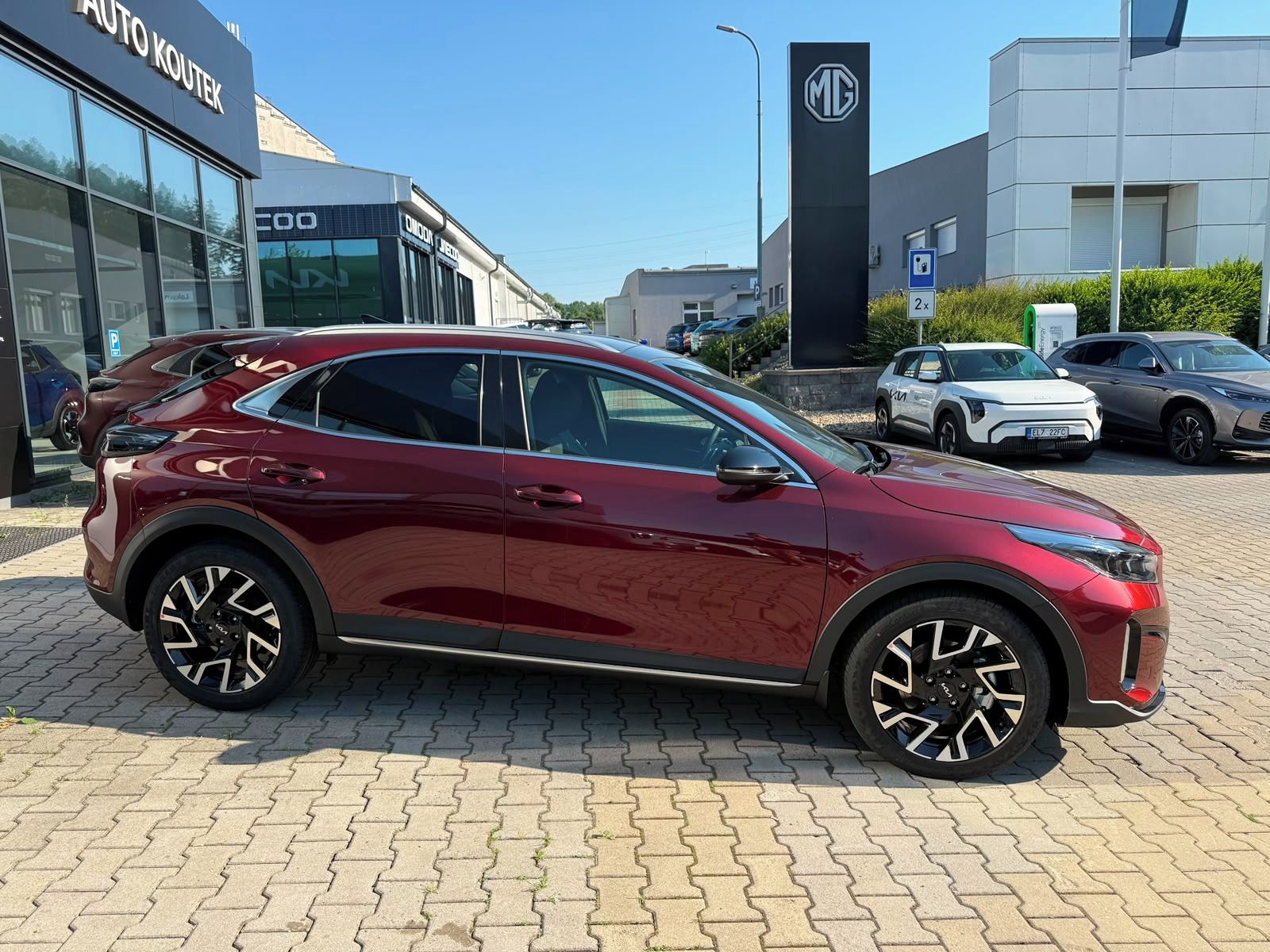Kia XCee´d, 1,6 T-GDi 7DCT S.E PANORAMA - fotka 4