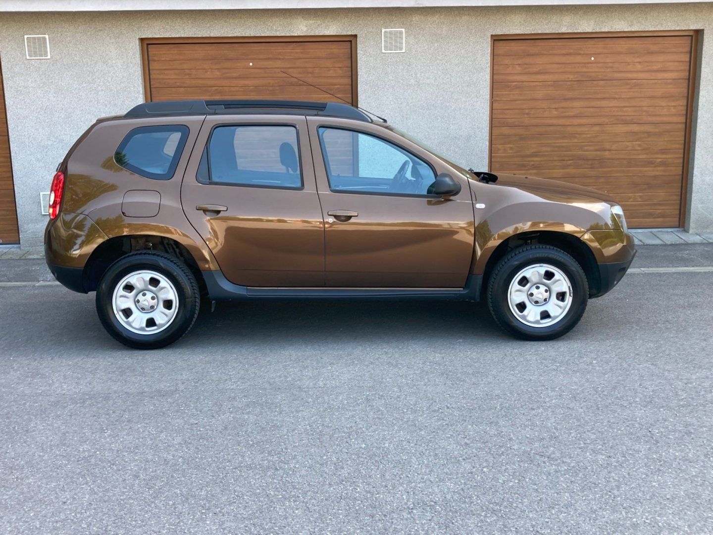 Dacia Duster, 1,6 16V 4x4 velmi pěkný stav - fotka 2