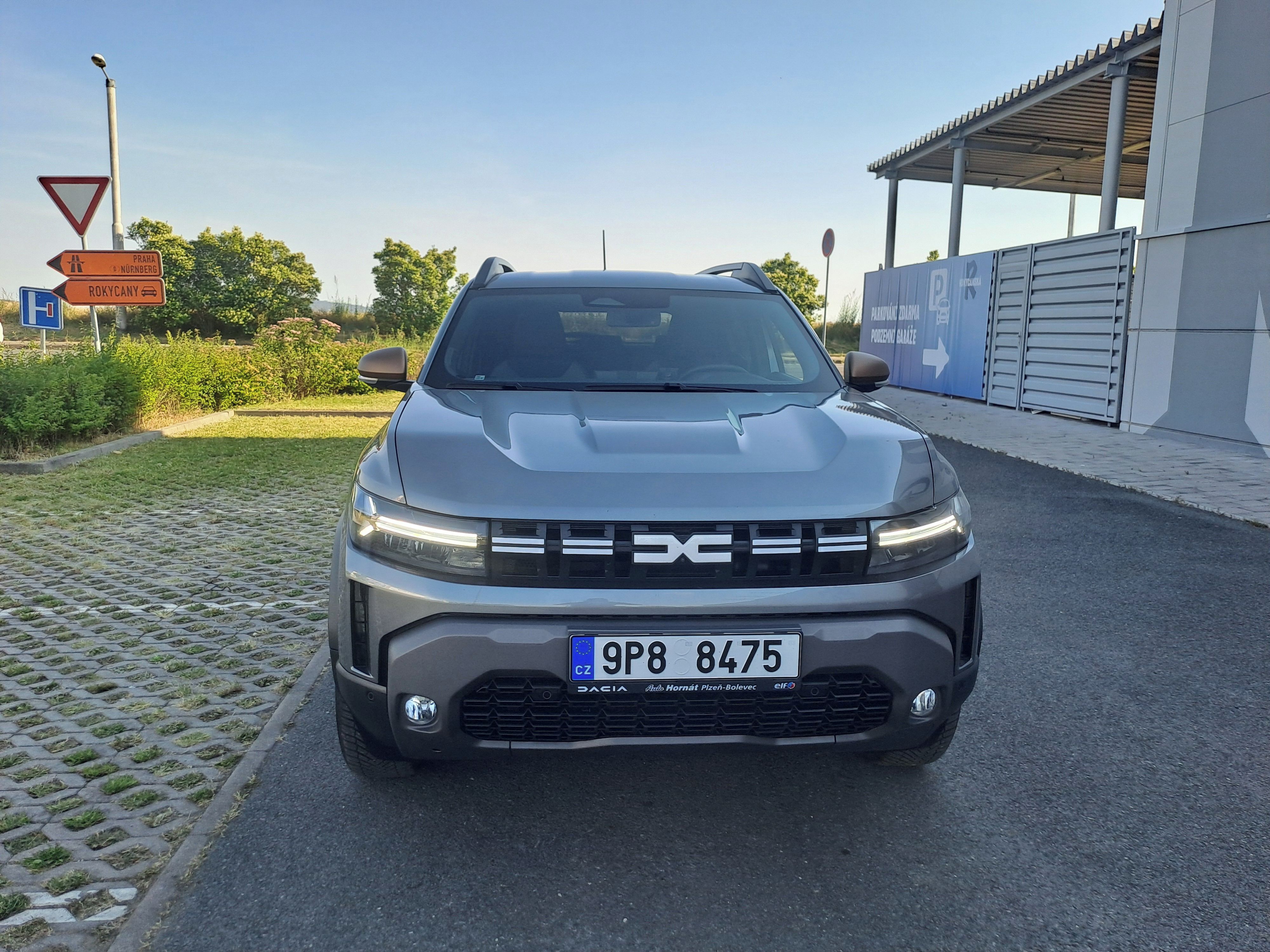 Dacia Duster, 1.2TCE HYBRID 4x4 STAV NOVÉHO! - fotka 2