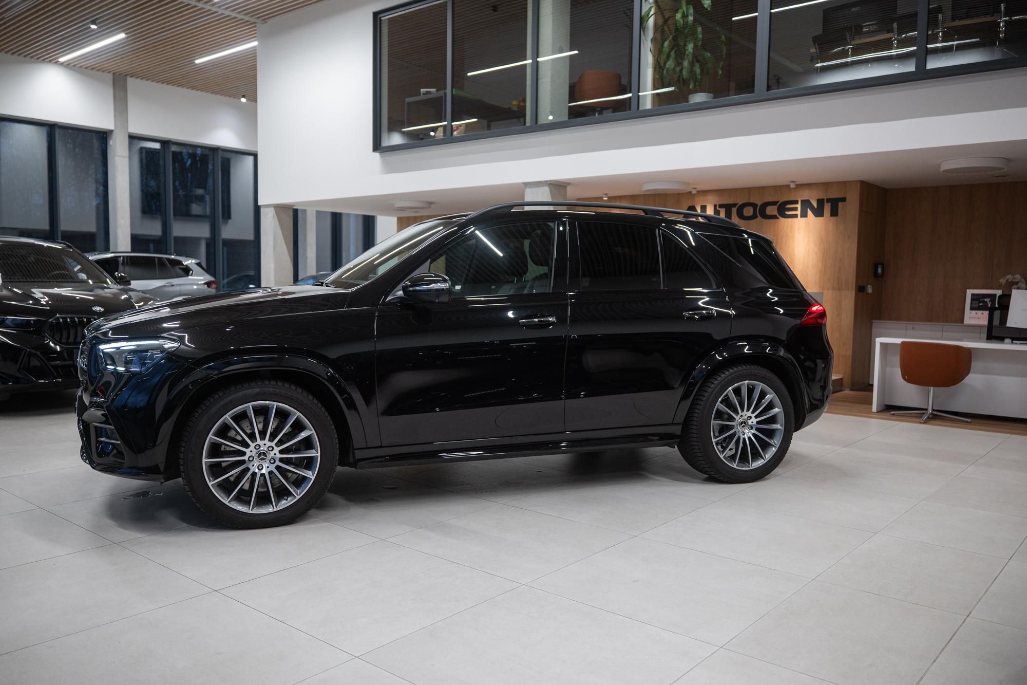Mercedes-Benz GLE, 450d 270KW AMG PREMIUM 1MAJ ČR - fotka 4