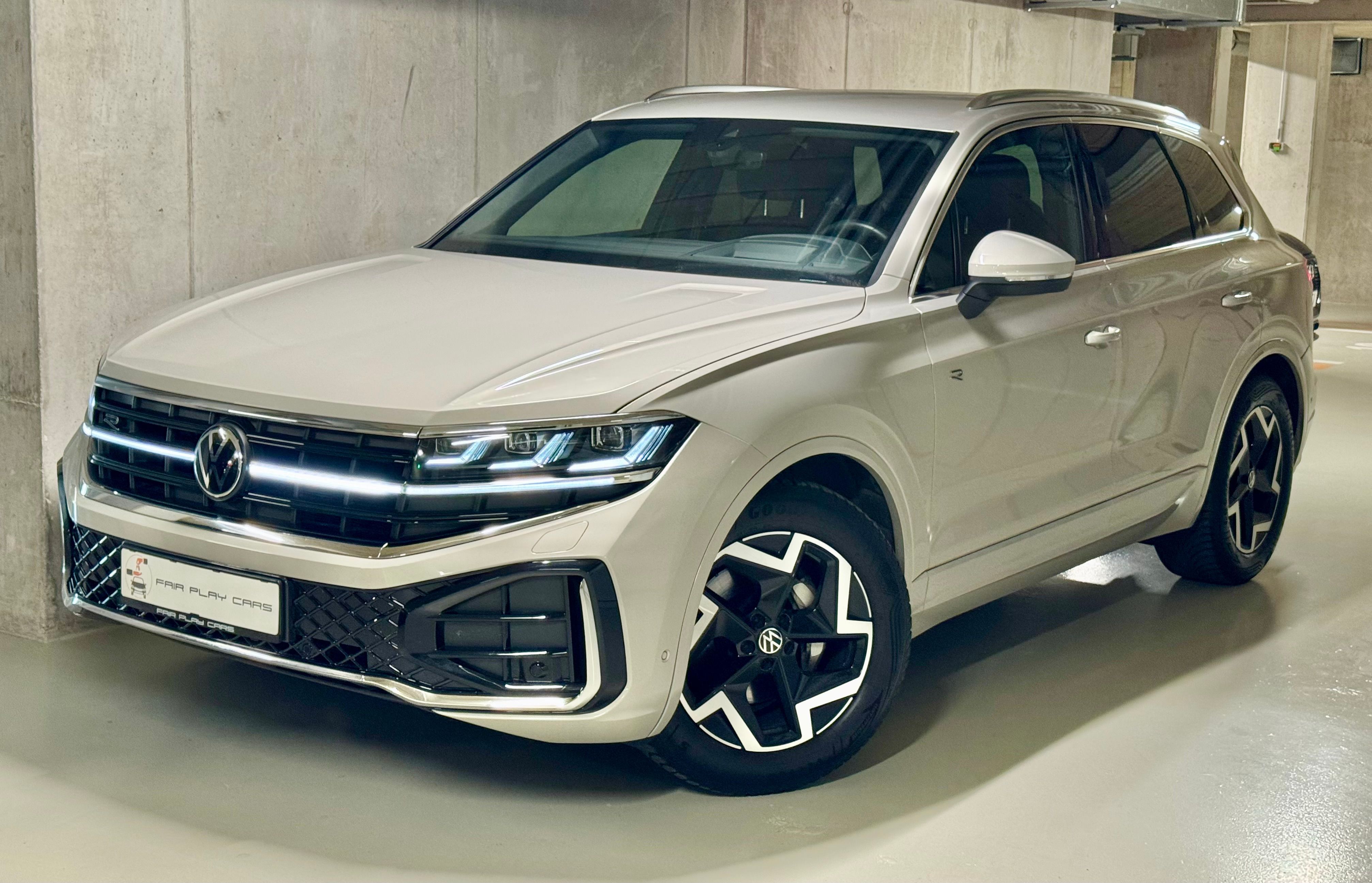 Volkswagen Touareg, R-line/tazne/vzduch/matrix/HUD - fotka 3