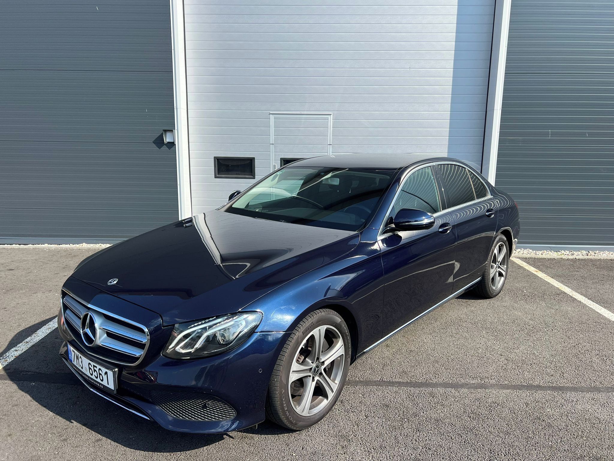 Mercedes-Benz Třídy E, E300 180 kW 9G-Tronic - fotka 2