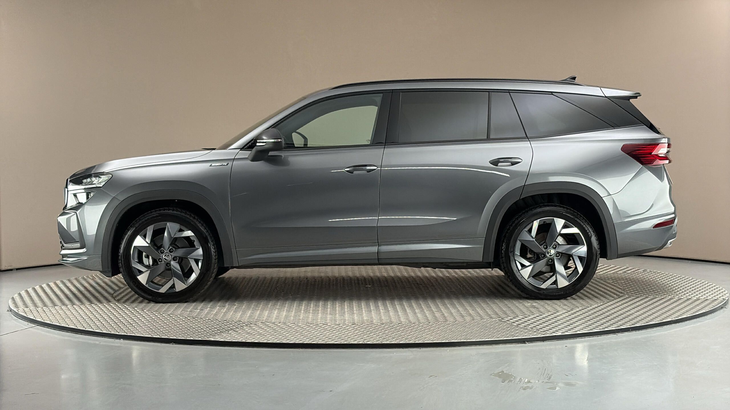 Škoda Kodiaq, 2.0 TDI DSG 4x4 Sportline - fotka 4