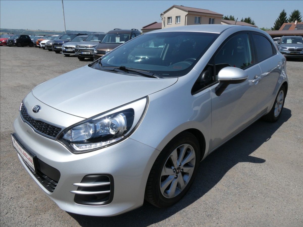Kia Rio, 1,2 i 62kW serviska, NAVI - fotka 3