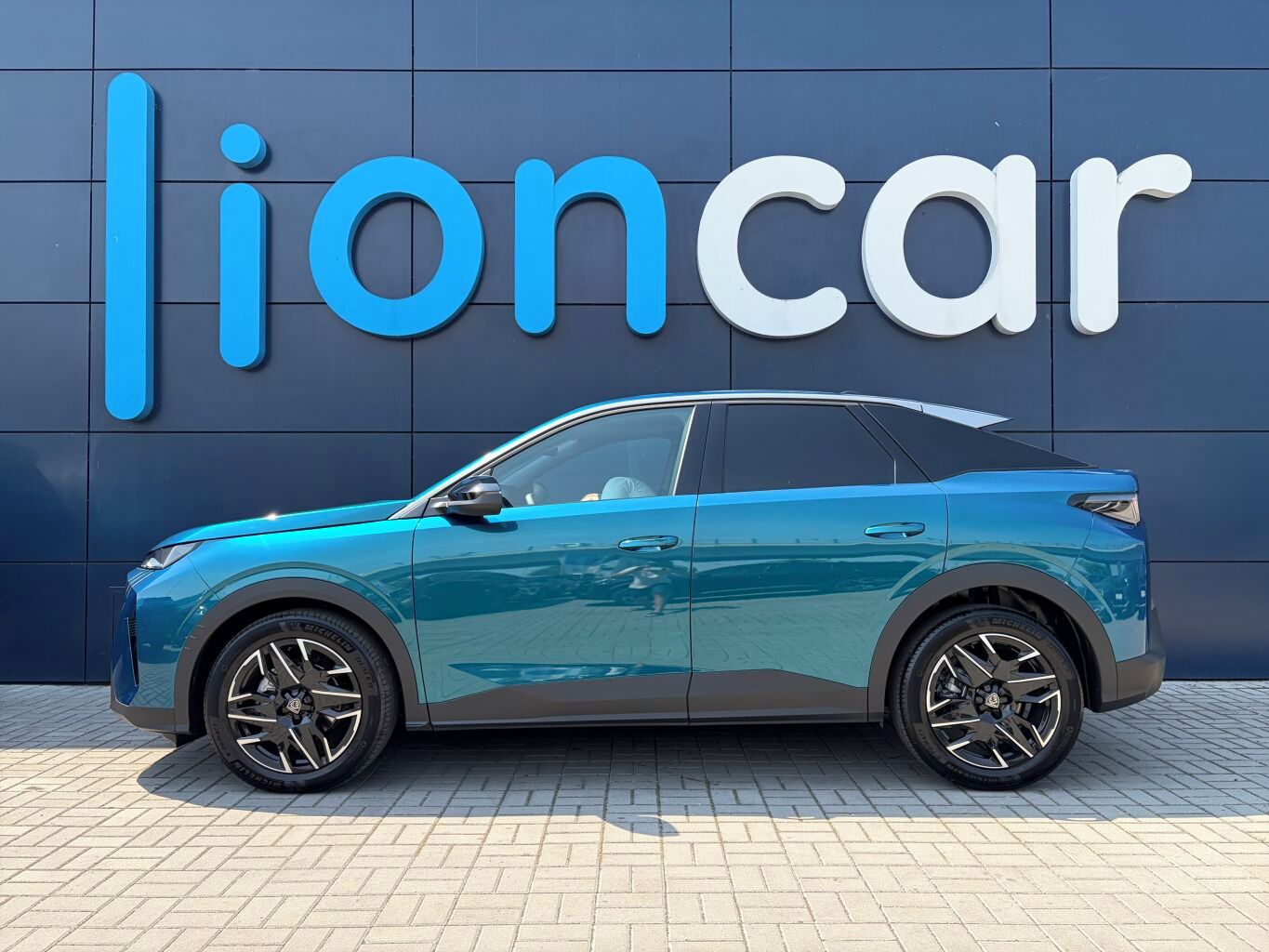 Peugeot 3008, ALLURE HYBRID 145k, Panoramic - fotka 4