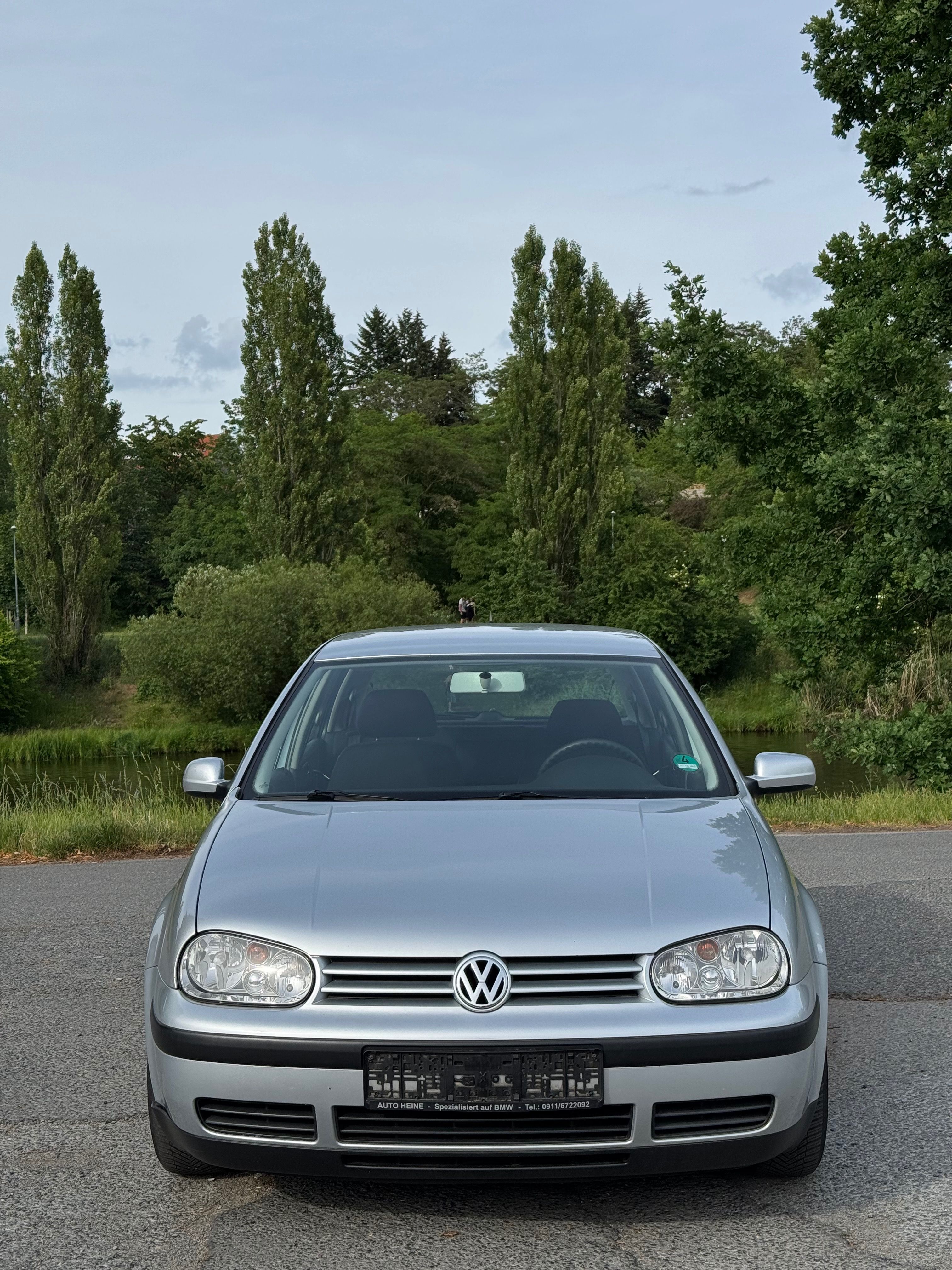 Volkswagen Golf, 1.4i 60Kw manuál klima - fotka 2