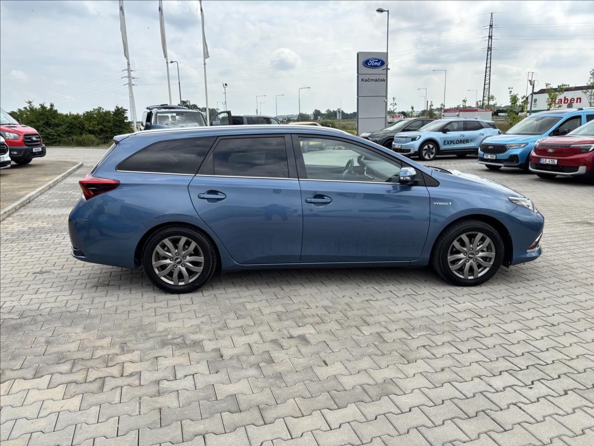 Toyota Auris, 1,8 Hybrid e-CVT TS Executive - fotka 6
