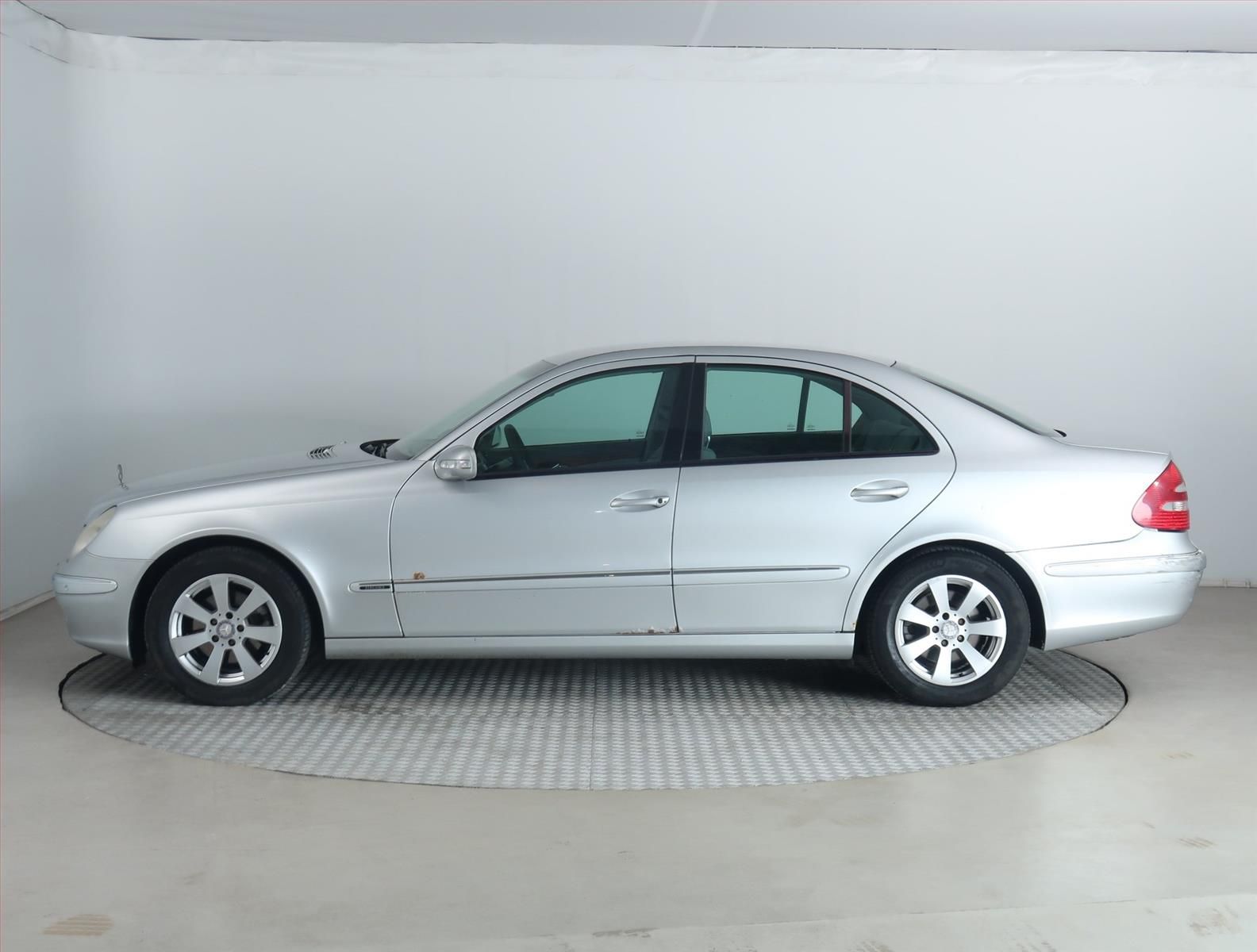 Mercedes-Benz Třídy E, 240, LPG, Automat, Tažné - fotka 3