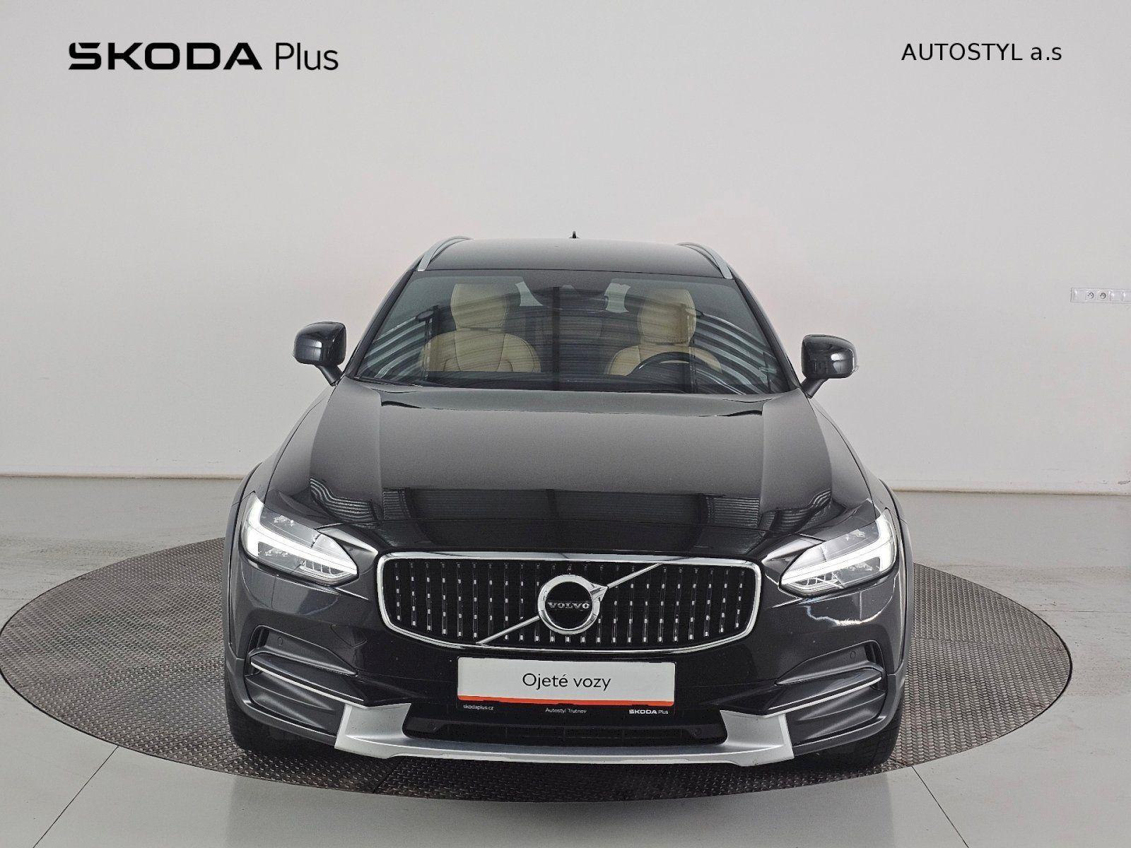 Volvo V90, Cross Country D5 173kW MOMENTU - fotka 4