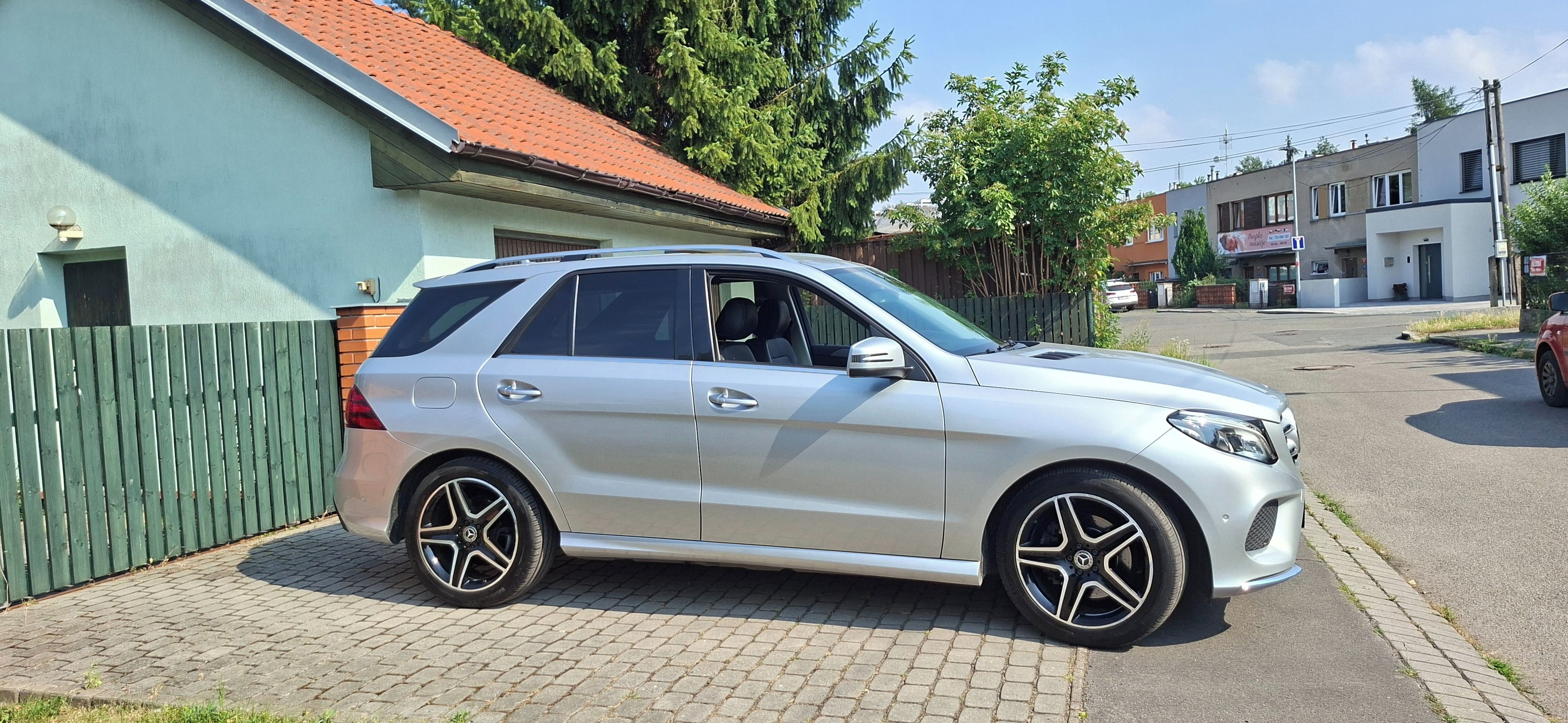 Mercedes-Benz GLE, 350d Amg paket ČR-1.m - fotka 2