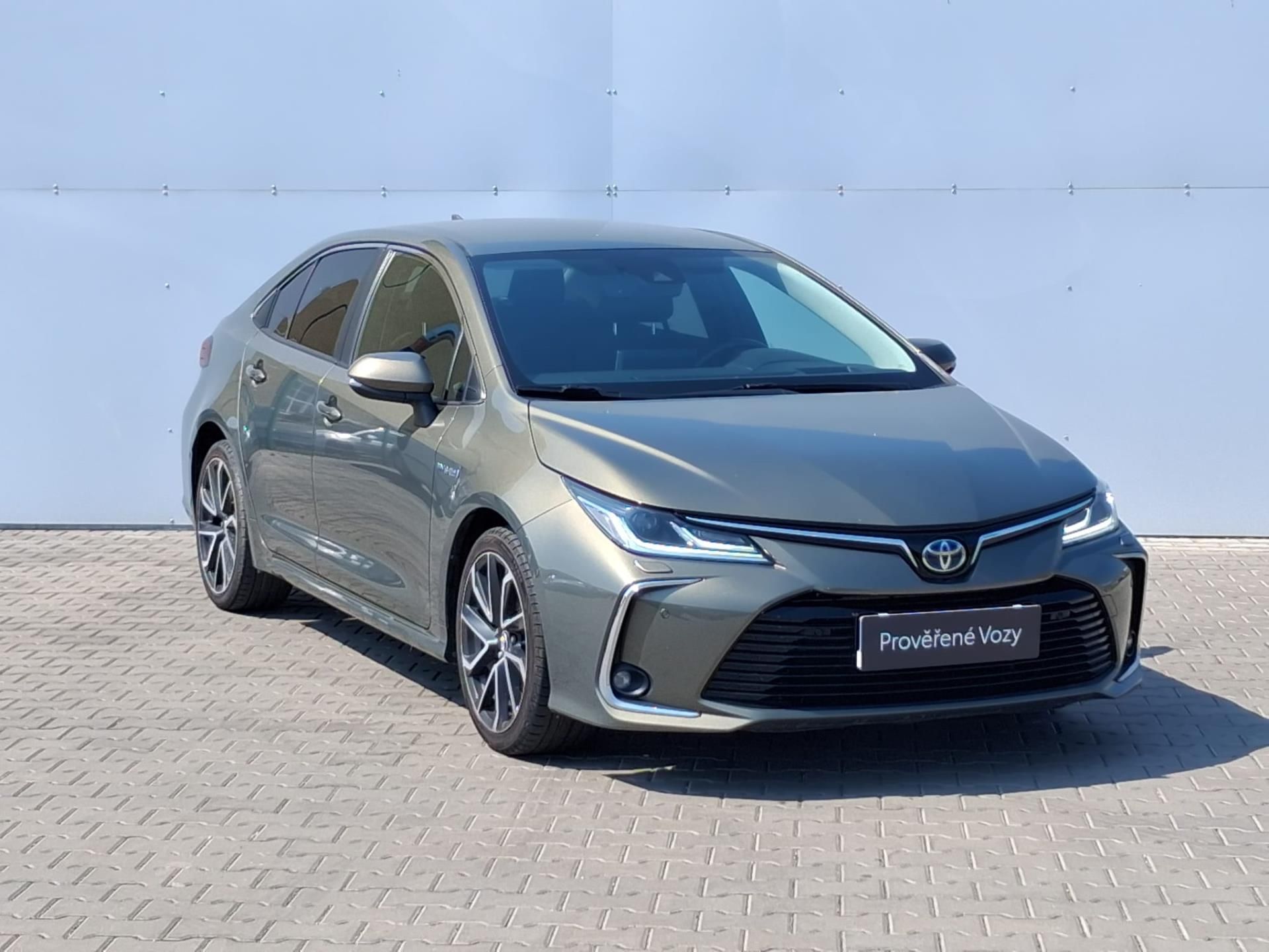 Toyota Corolla, 1.8 HSD e-CVT Executive - fotka 6