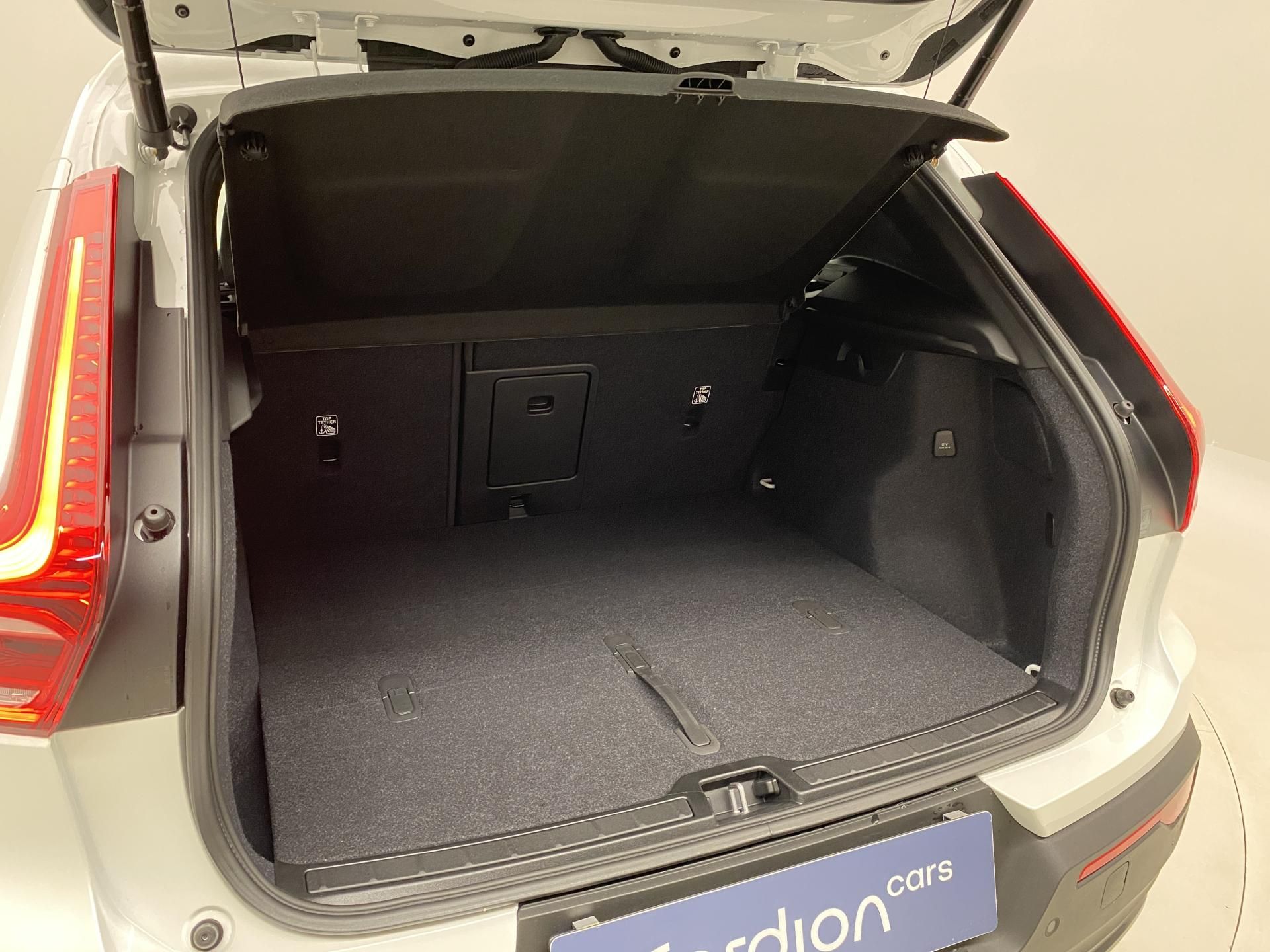 Volvo XC40, B3 AUT DARK ULTRA - fotka 5