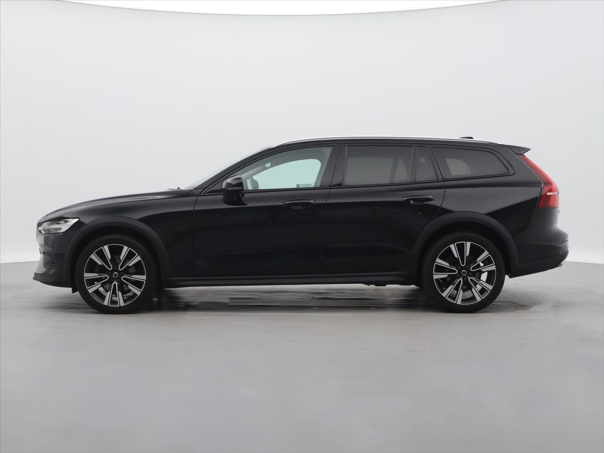 Volvo V60, 2,0 B4 AWD Cross Country CZ 1. - fotka 4