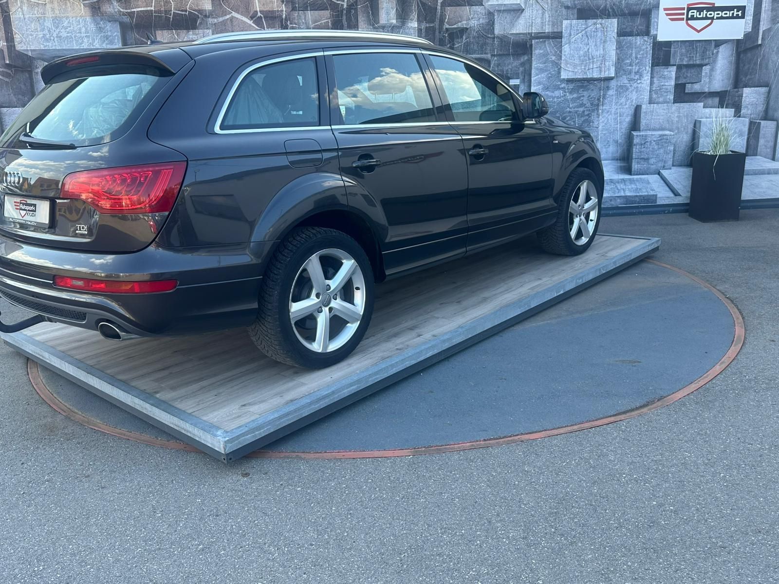 Audi Q7, 3.0TDi, 180KW, S-LINE, VZDUCH - fotka 6