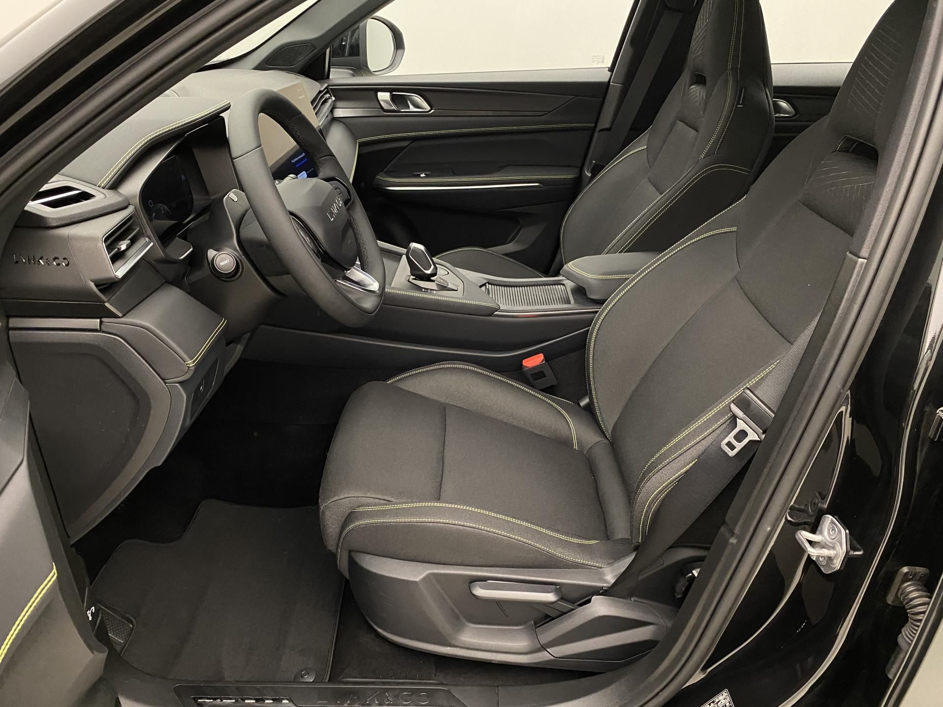 Lynk & Co 01, 01 CORE PHEV - fotka 3