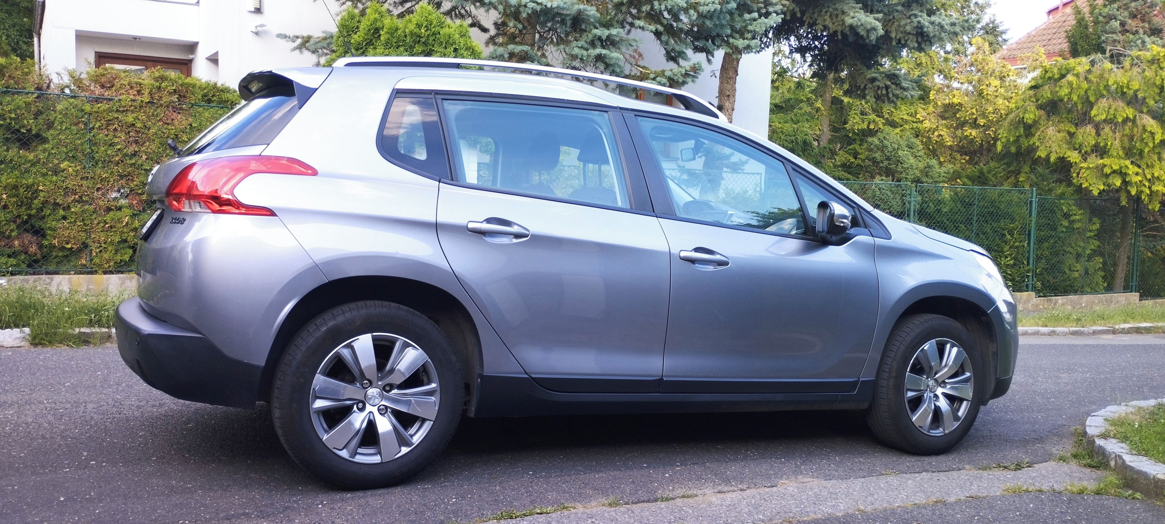 Peugeot 2008, 1.2, garážován, servisován - fotka 2