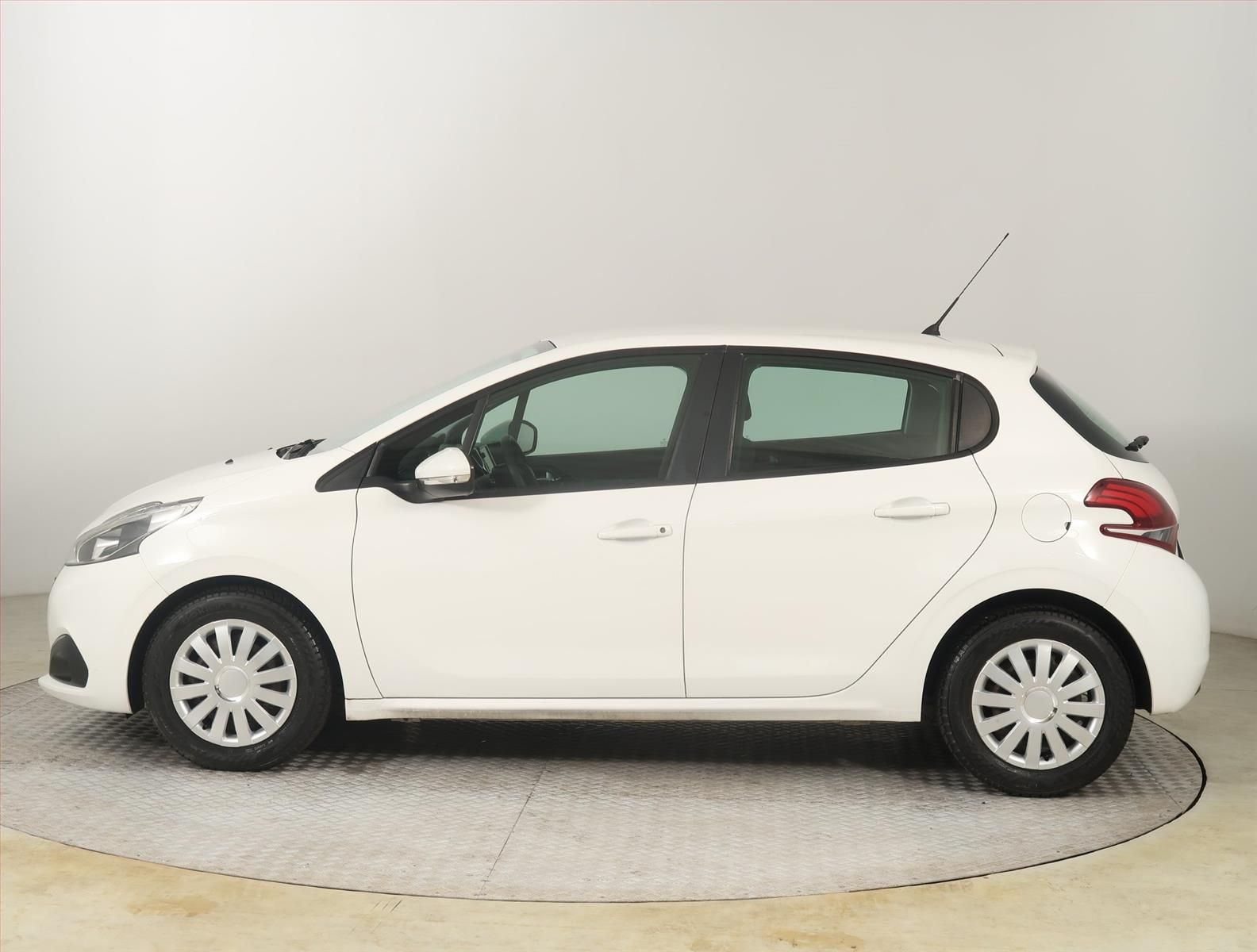 Peugeot 208, 1.6 BlueHDi, Serv.kniha, Klima - fotka 3