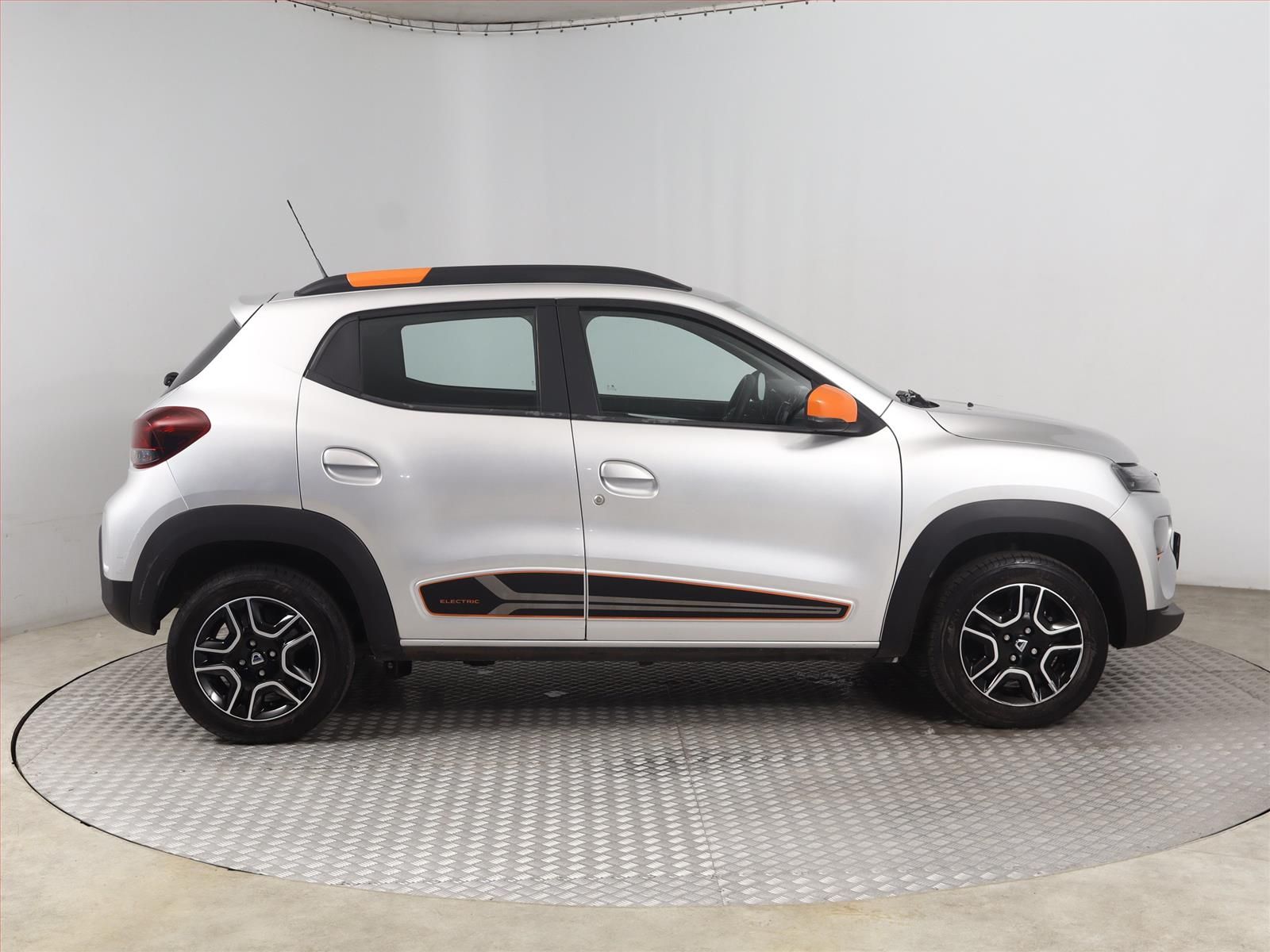 Dacia Spring, Electric 45 (27 kWh), SoH 91% - fotka 6